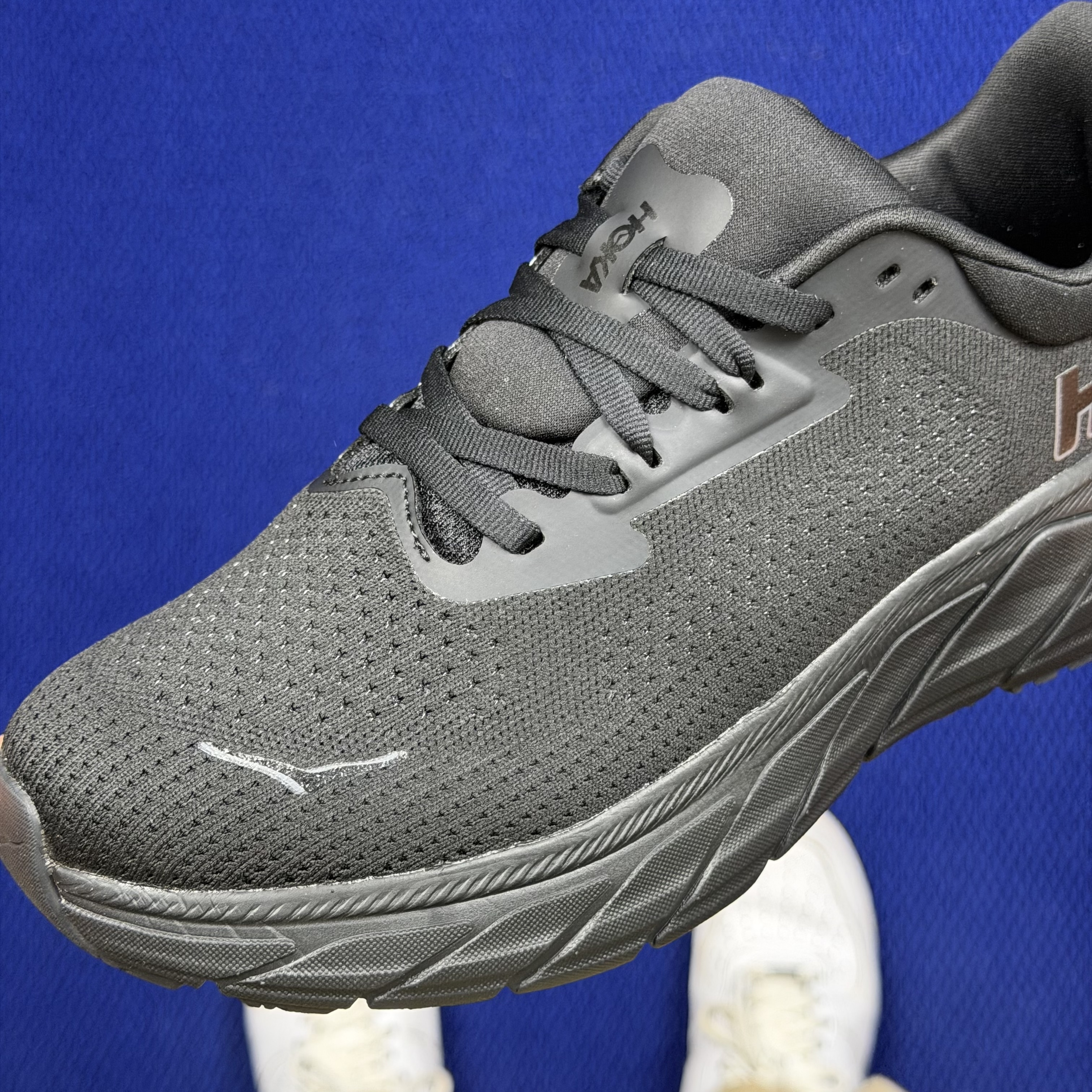 Hoka One One Arahi 7