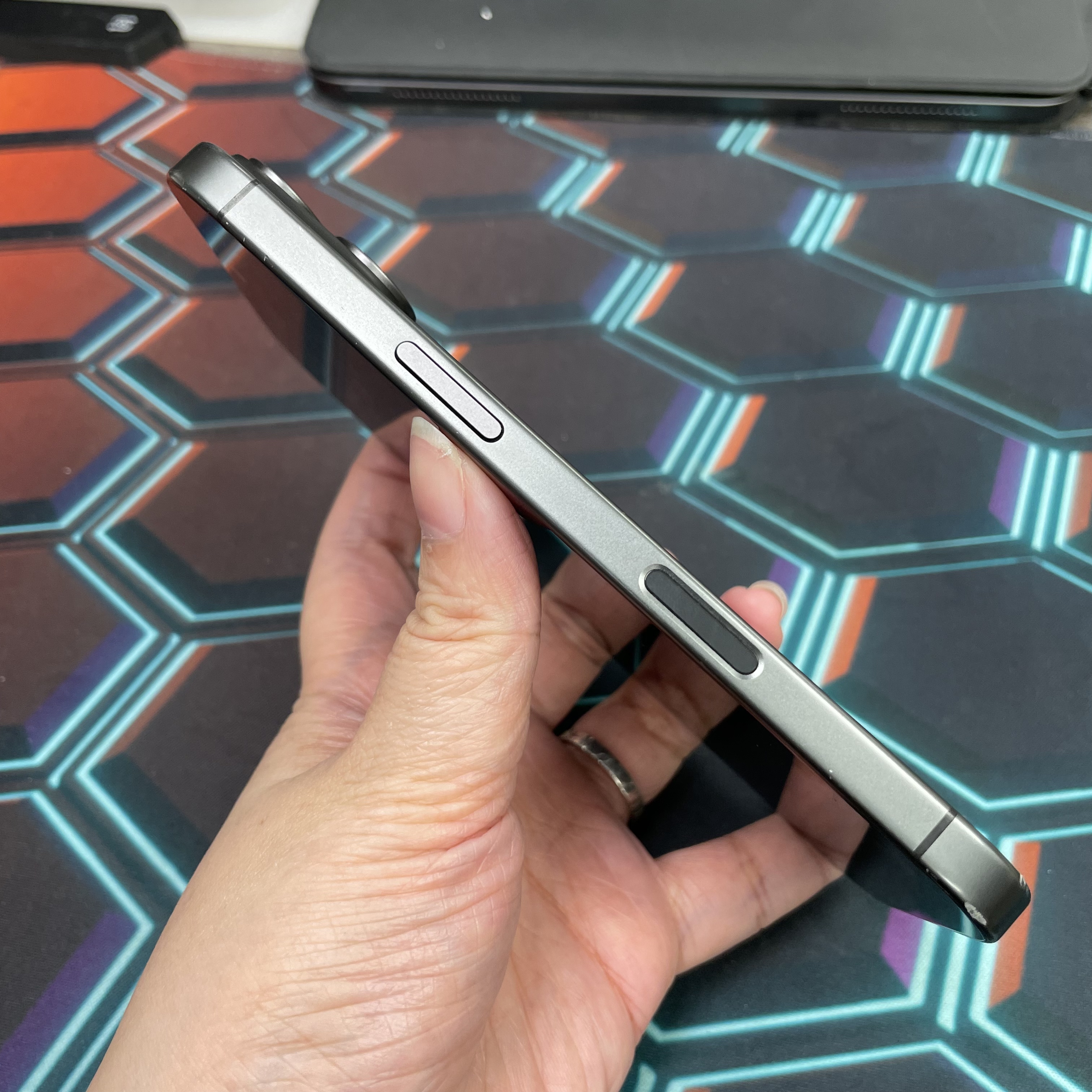 *8124 17 超靚機 256GB 電89 黑色 black