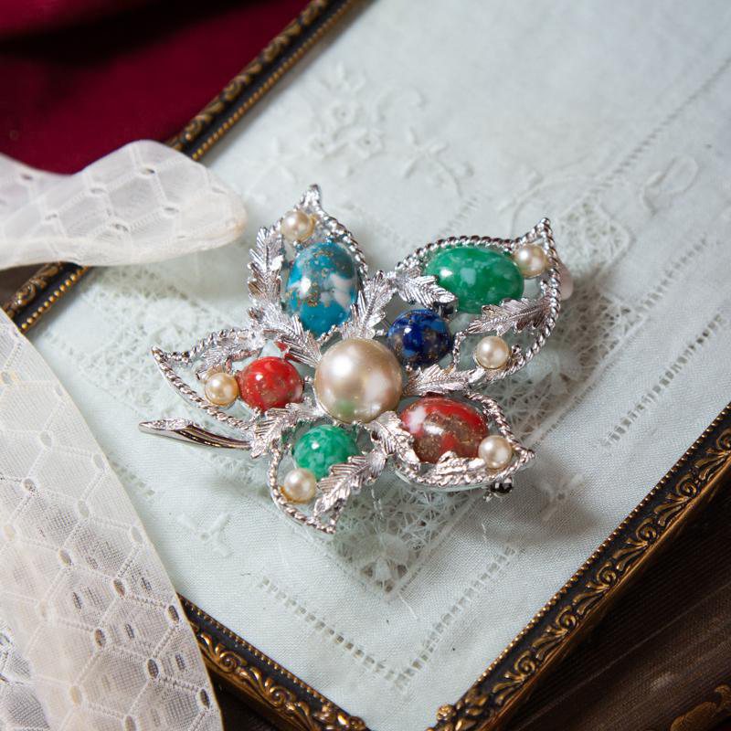 1967 "Fantasy" Sarah Coventry Jewelry Set - Brooch & Clip Earrings (MN339)