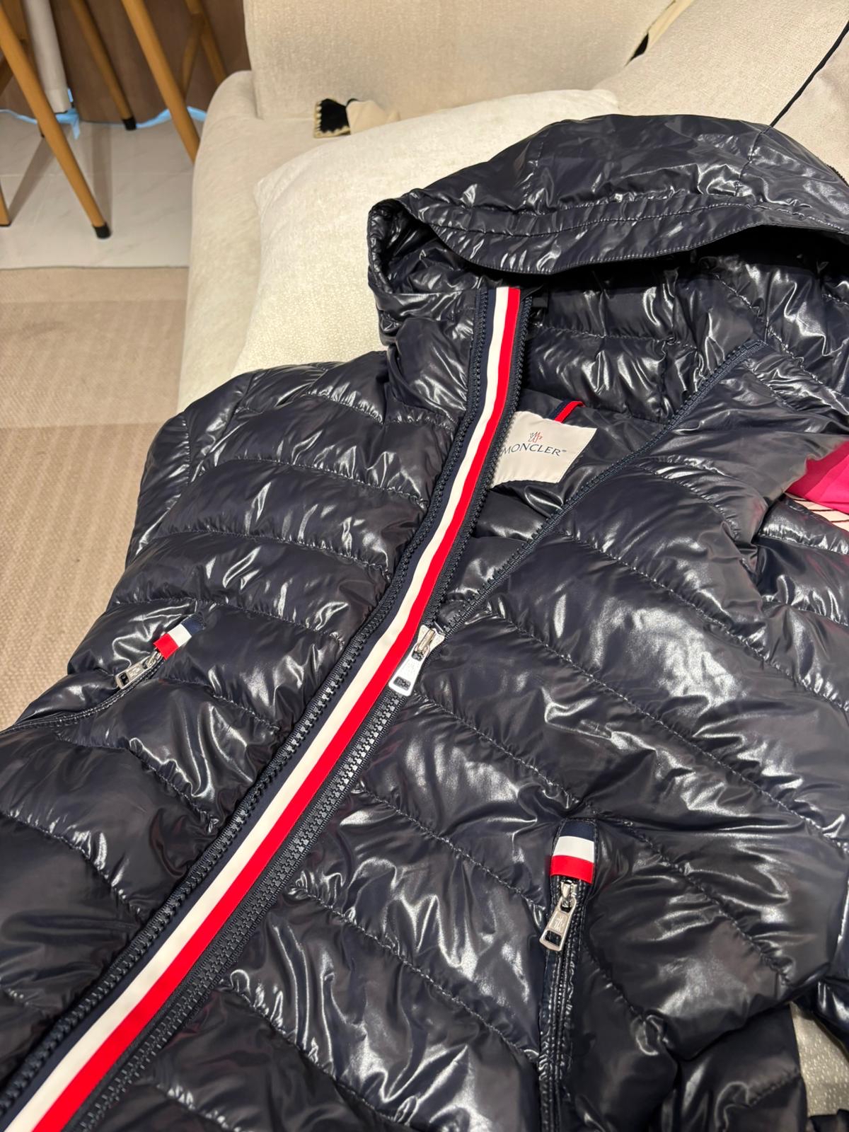 MONCLER outer size 1 ,90% Down, 10 % Feather Outer 90%鵝絨,10%羽毛 navy外套 98%new