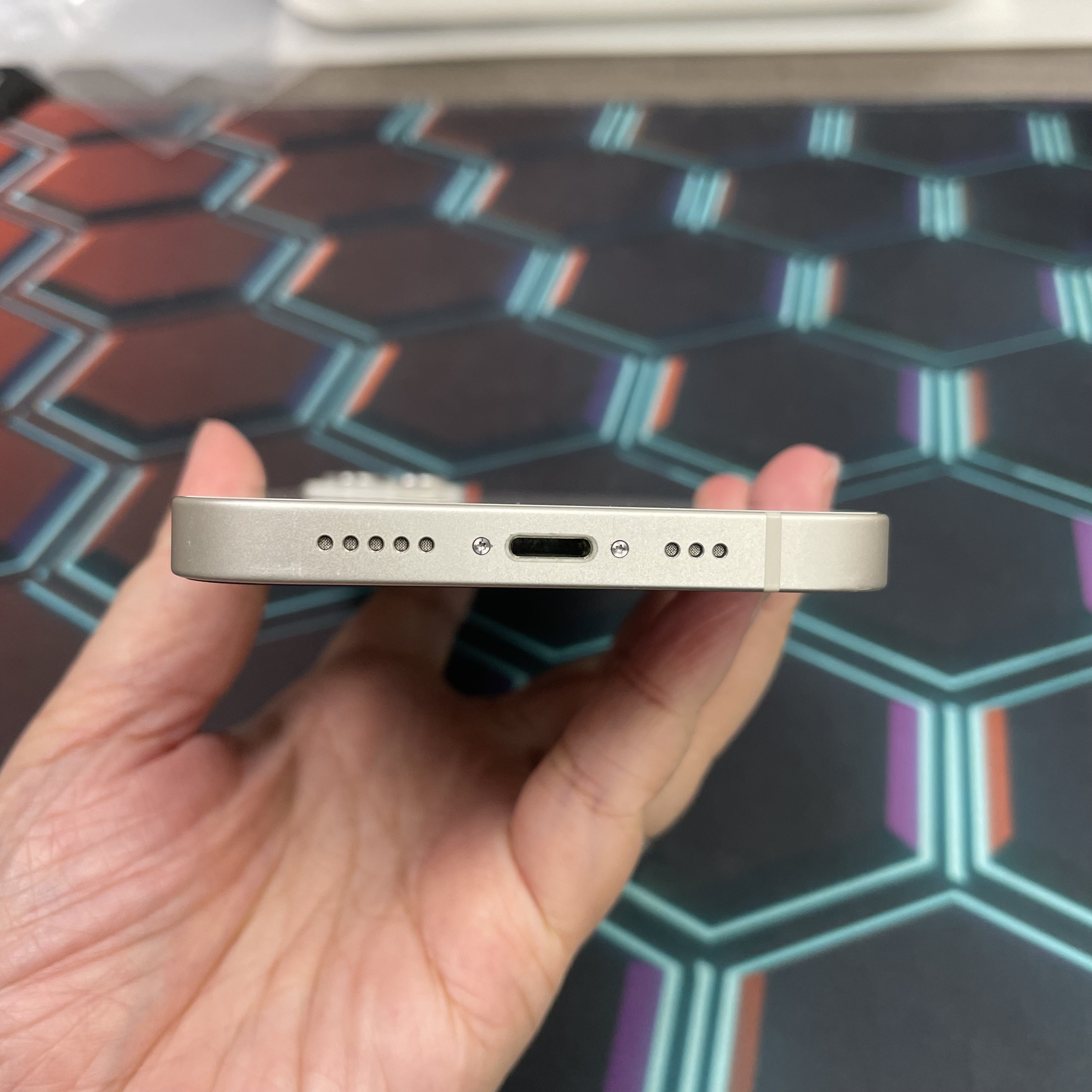 *8328 13 勁靚機 128GB 電86 白色 white