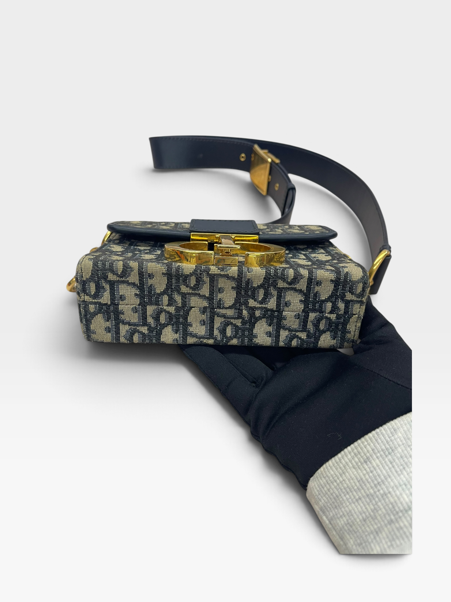 Pre-Owned DIOR 30 Montaigne Bag / Product Code: 100107