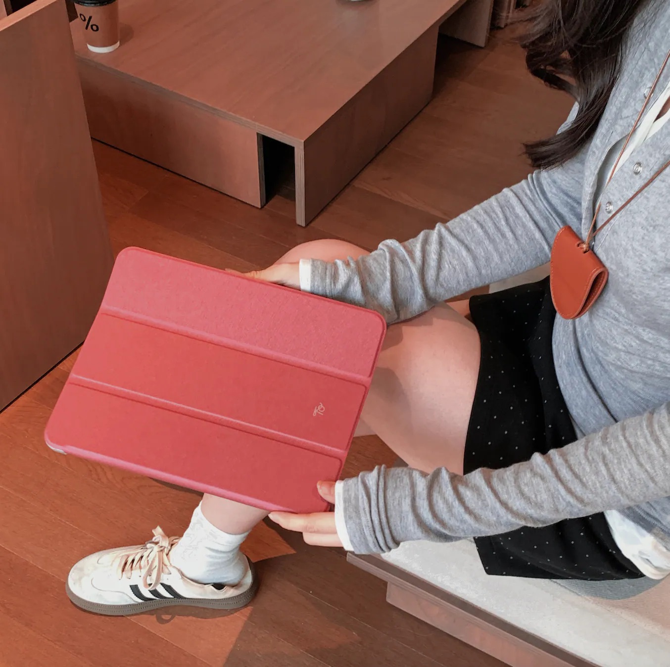 【FlowerBox VOL.42*RED*】透明磨砂書本式 iPad Case