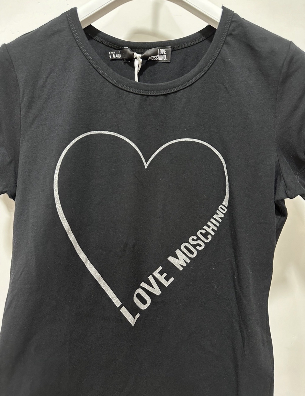 Moschino 大人款銀色劃線心Love Moschino 黑色Tee