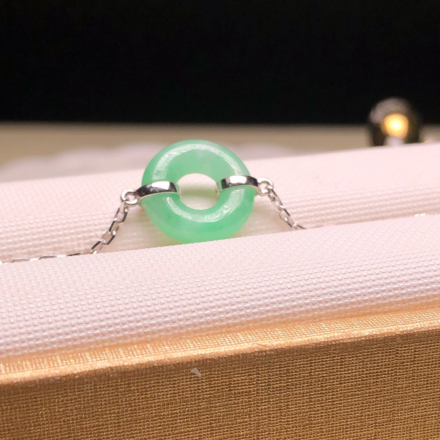 18K鉑金飄翠平安環手鏈