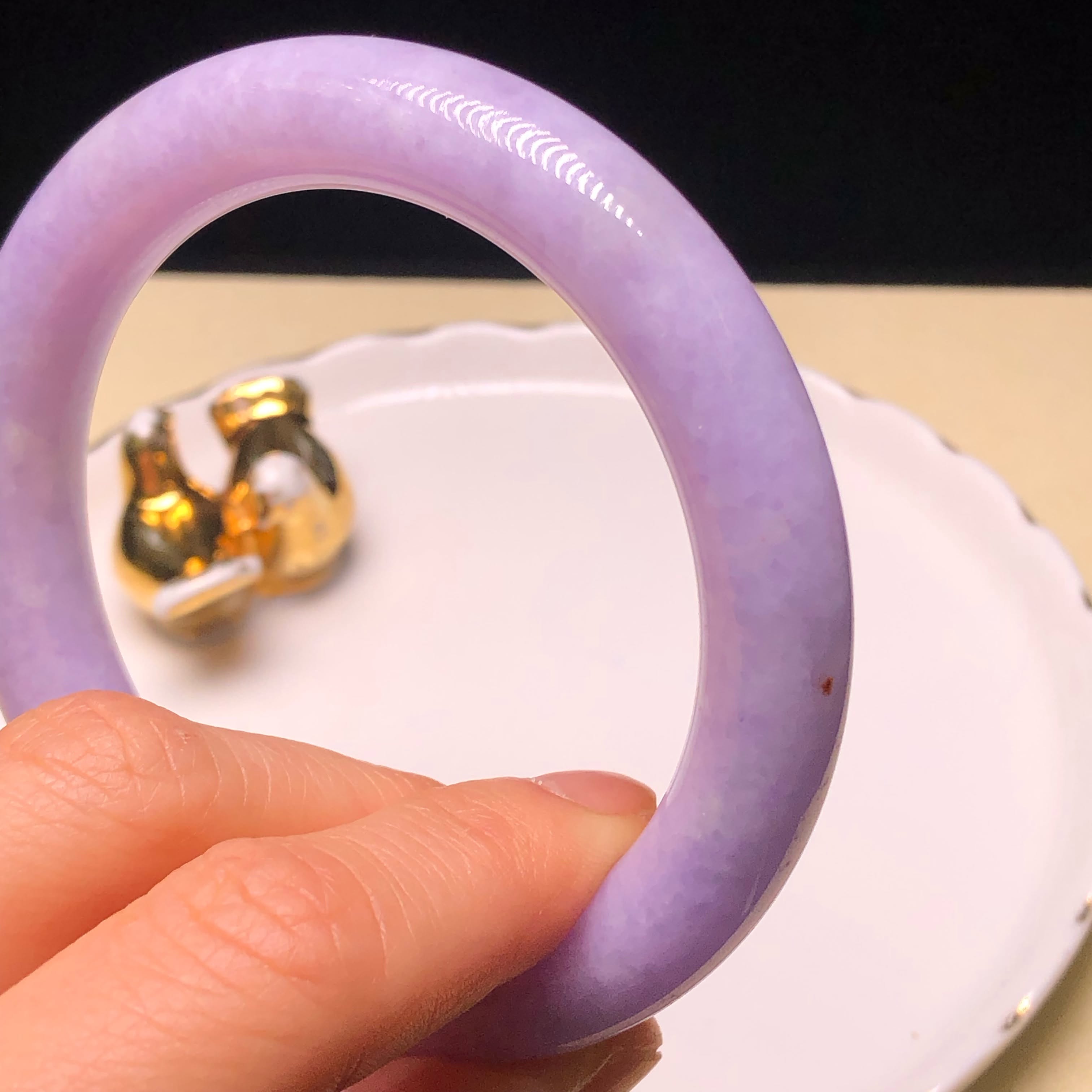 C06808 紫羅蘭帶翡色圓鐲57.7mm