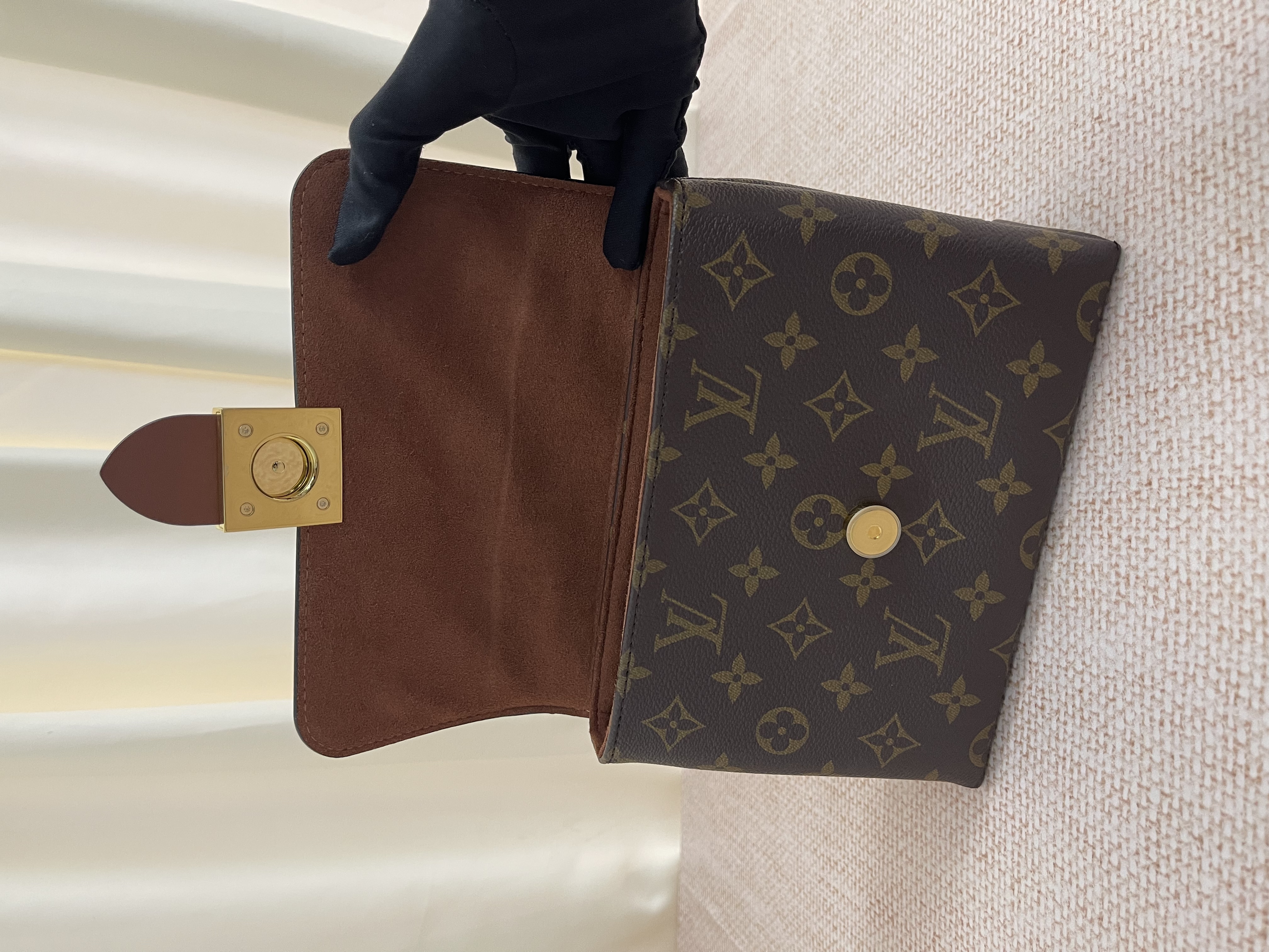 Pre-owned Louis Vuitton Locky BB Monogram Canvas Crossbody Bag/ Product Code: 26041911