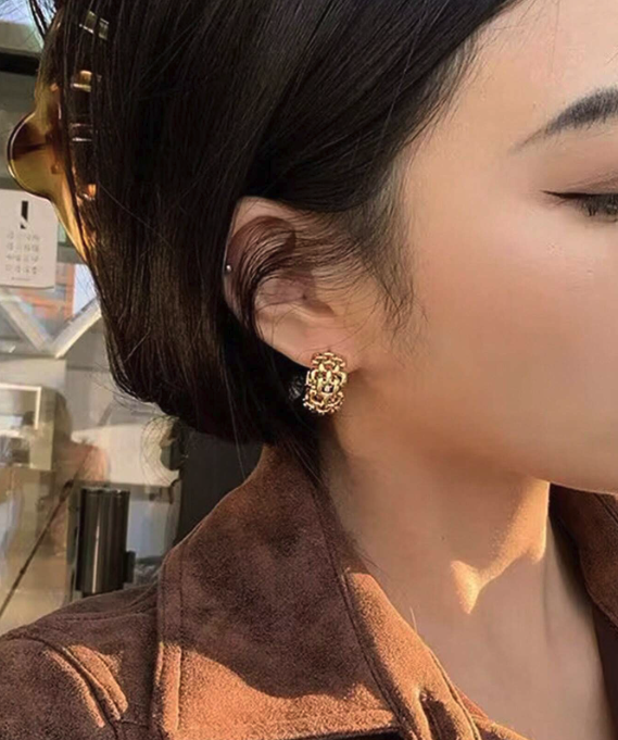 Gilded Chainlink Hoops