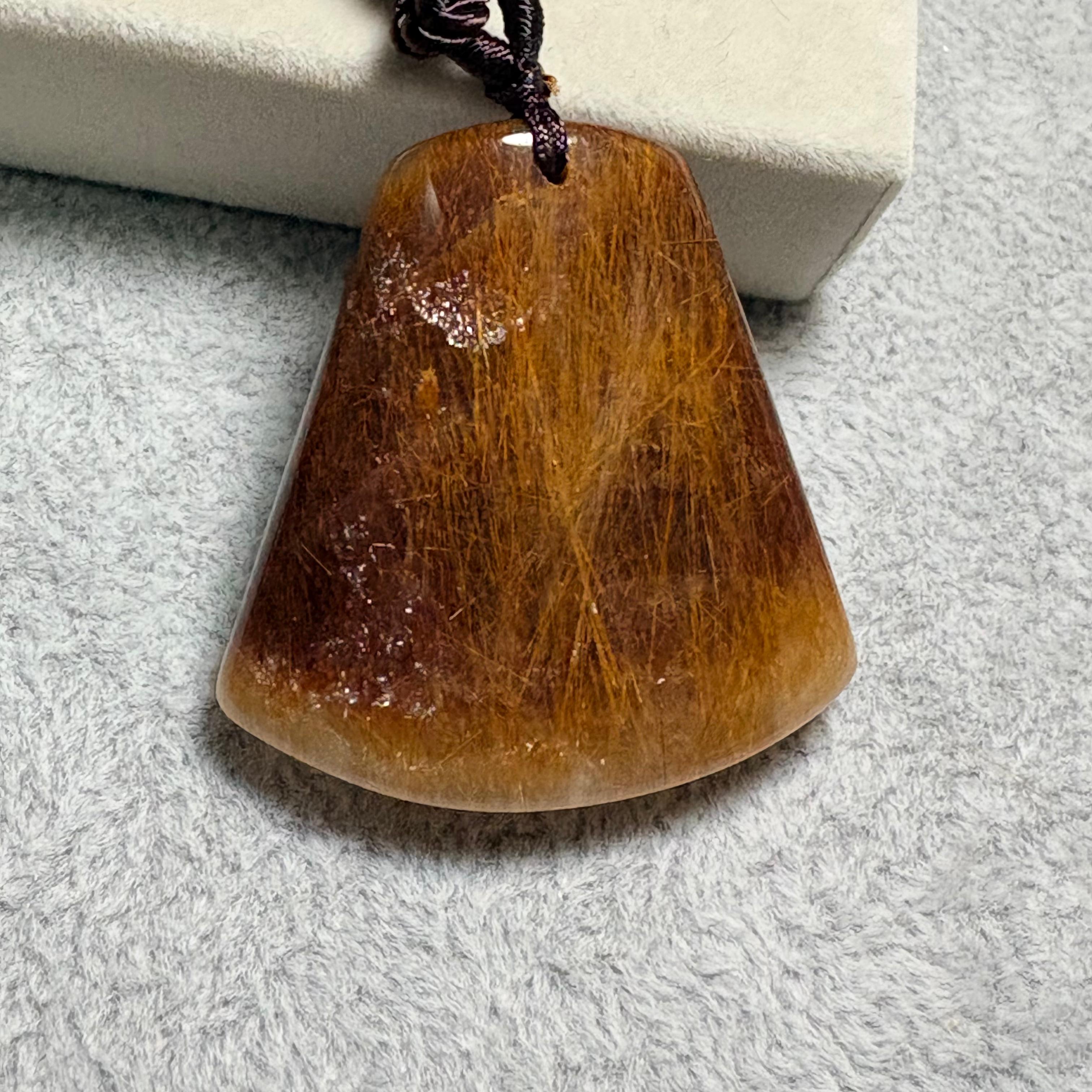 銅髮晶扇形吊墜 重約：17.3克（附送證書）No. 19-322