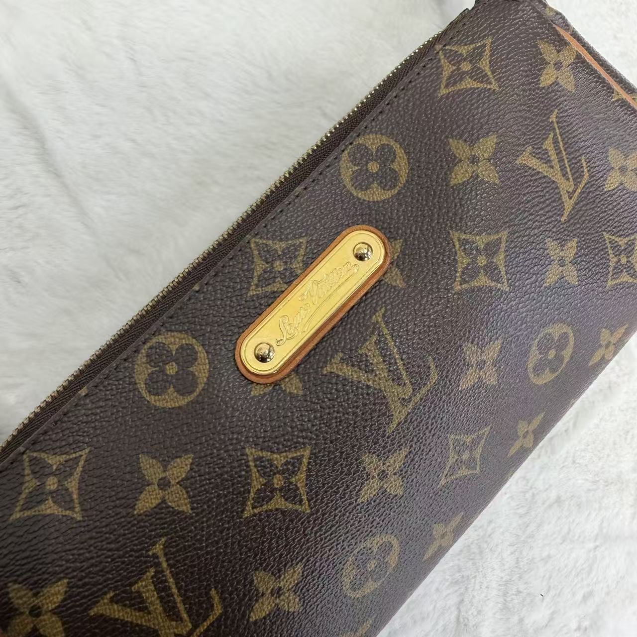 LOUIS VUITTON路易威登 Pochette Eva LV鏈條斜挎包 