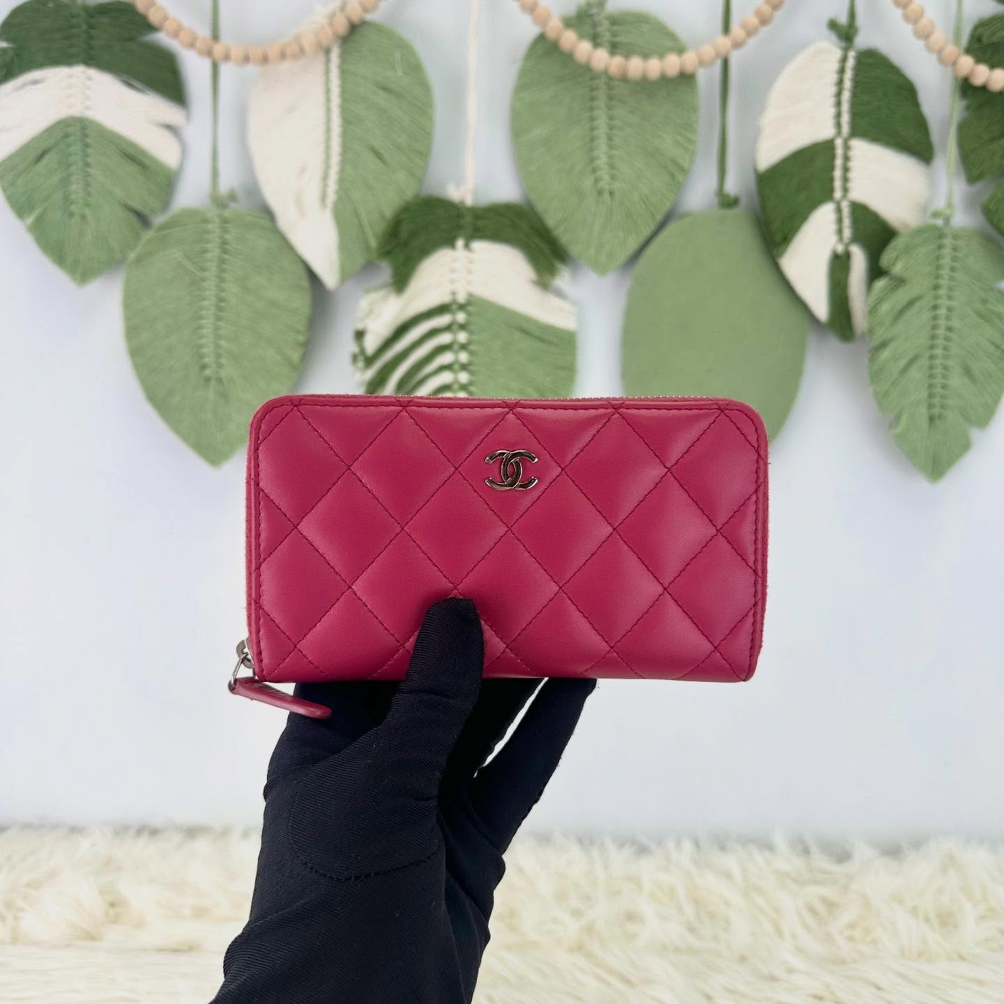 CHANEL 🤍PRE OWNED CC 桃紅色銀扣 羊皮長銀包🩷