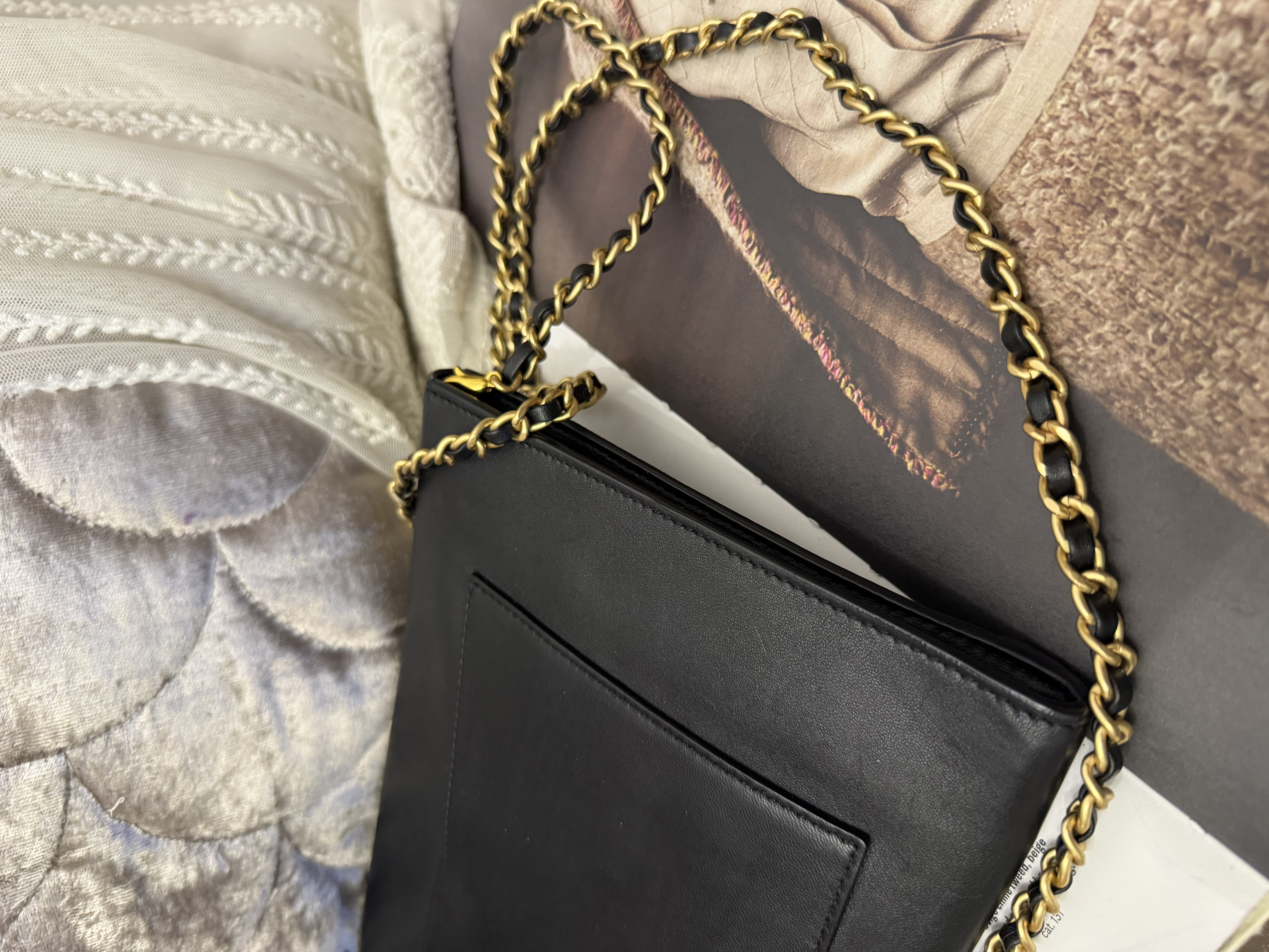 chanel cc black ENVELOPE flap clutch black lamb GHW