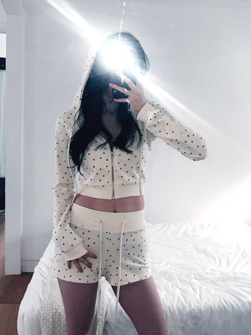 韓國星星jacket 短褲套裝 如買一套需拍兩件（jacket+ pants ）