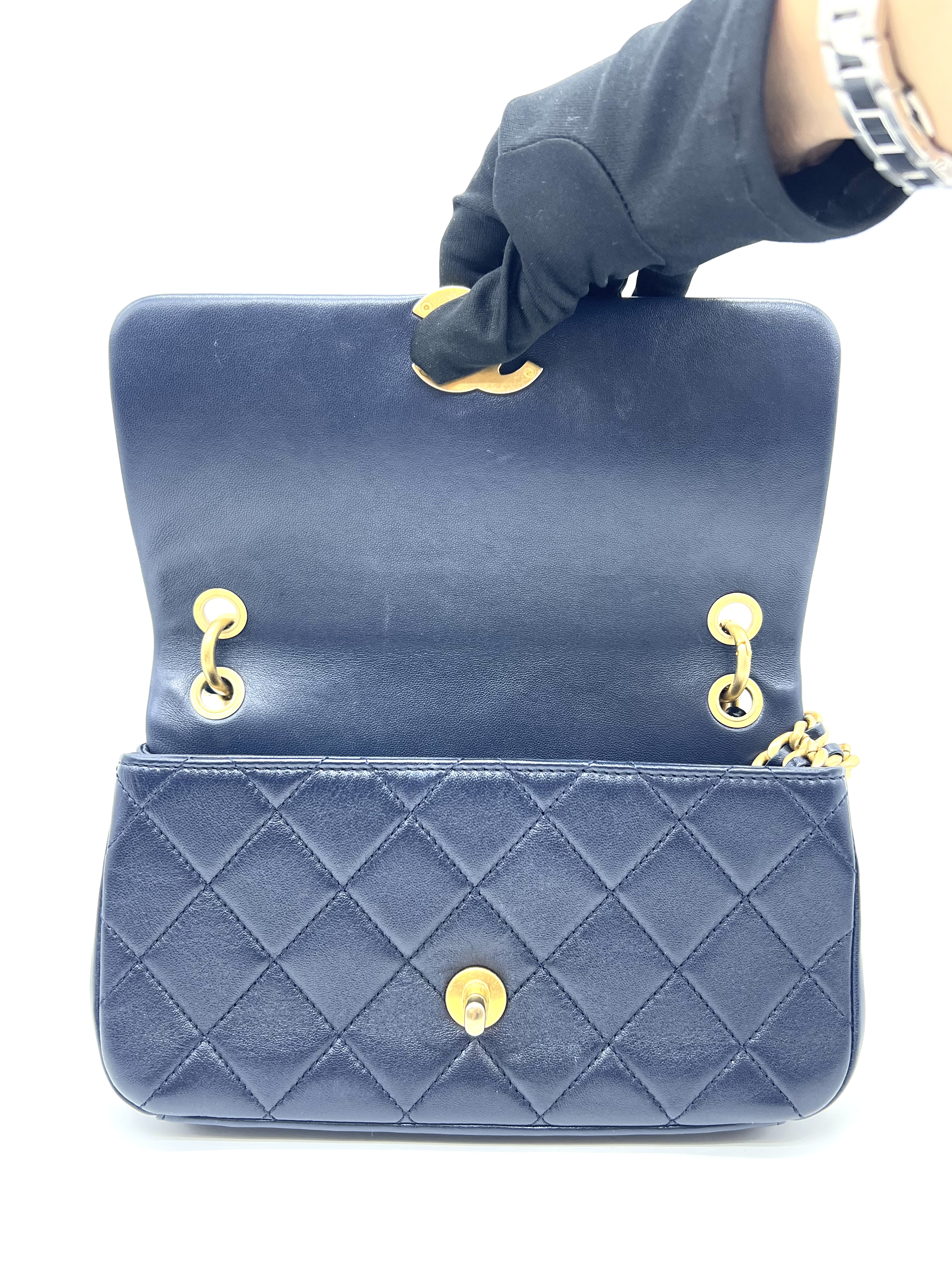 Pre-Owned CHANEL Lambskin Leather Timeless Top Handle Bag / Product Code: 26042212