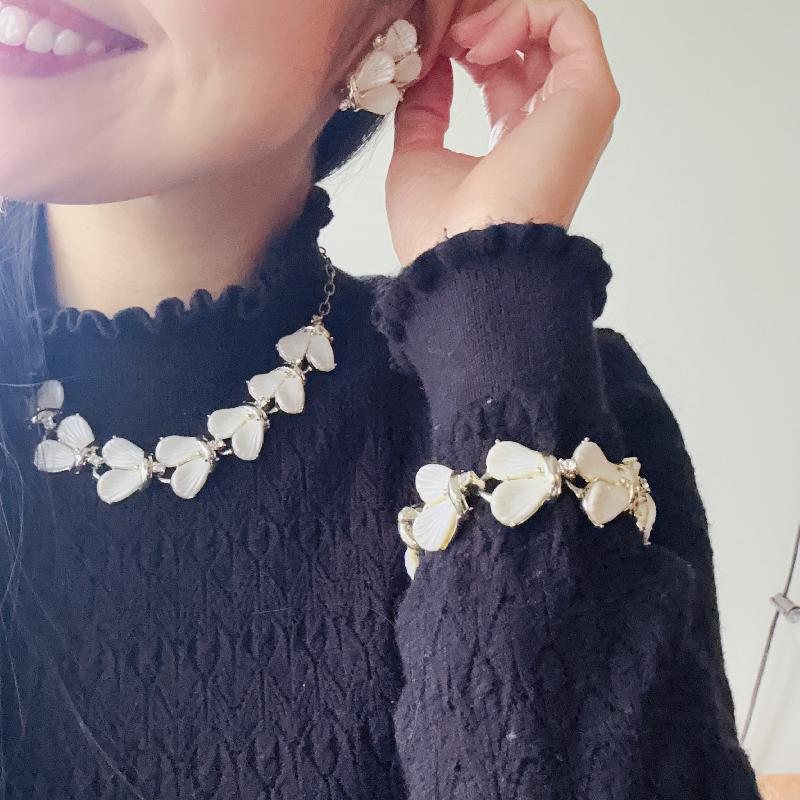 Vintage 1960s Pearlised Shell Shape Lucite Plastic Jewelry Set - Necklace, Bracelet and Clip Earrings (MT2127)