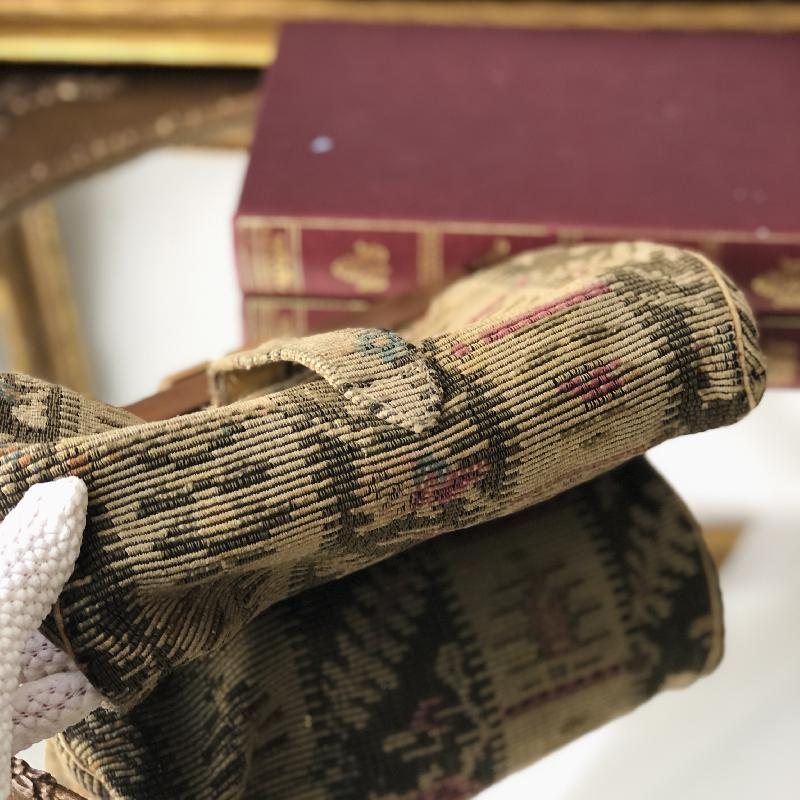Antique Collectible Turn of Century Tapestry Bag with Rose Craved Wooden Frame and Back Handle (MT666)