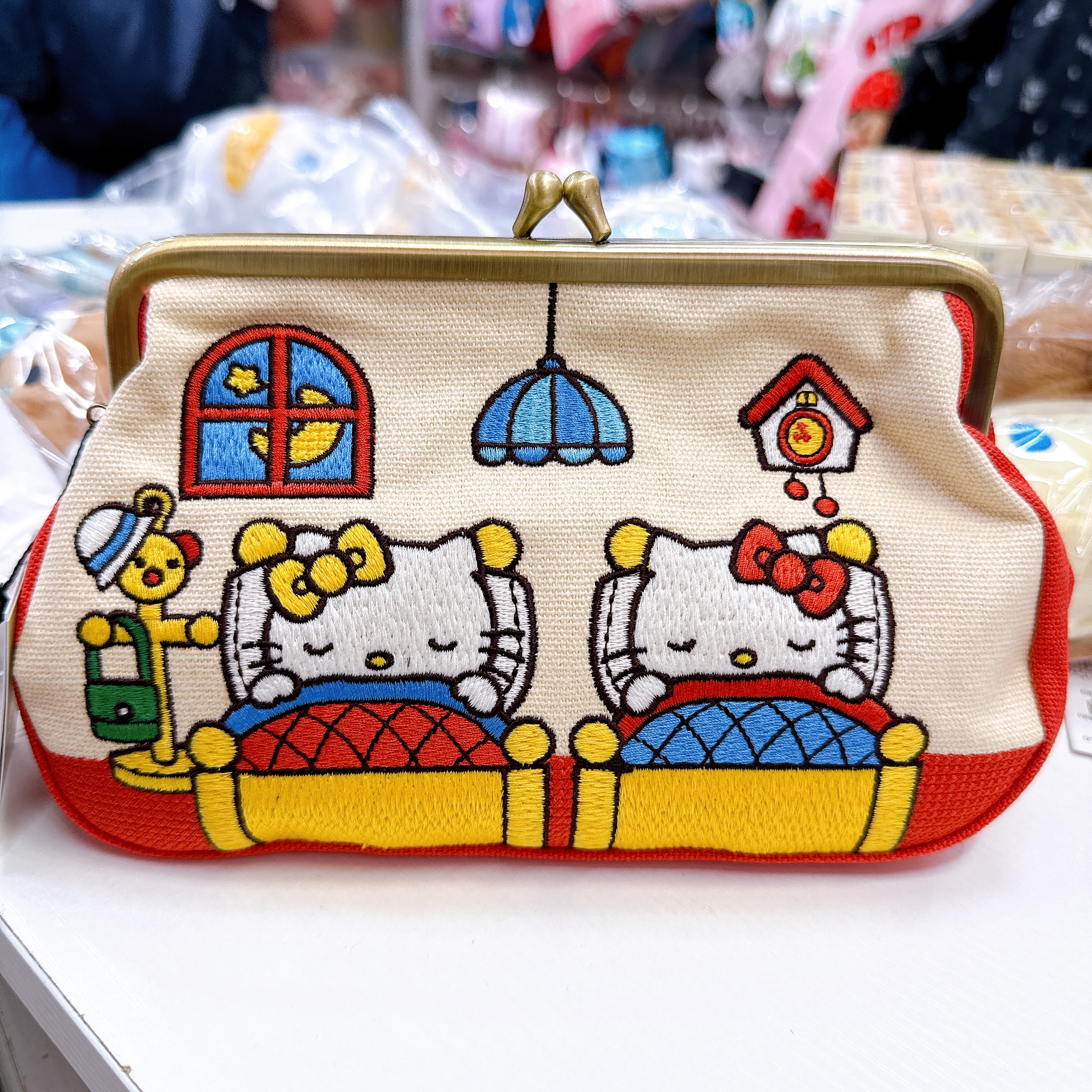 日本直送Hello Kitty刺繡款式較包