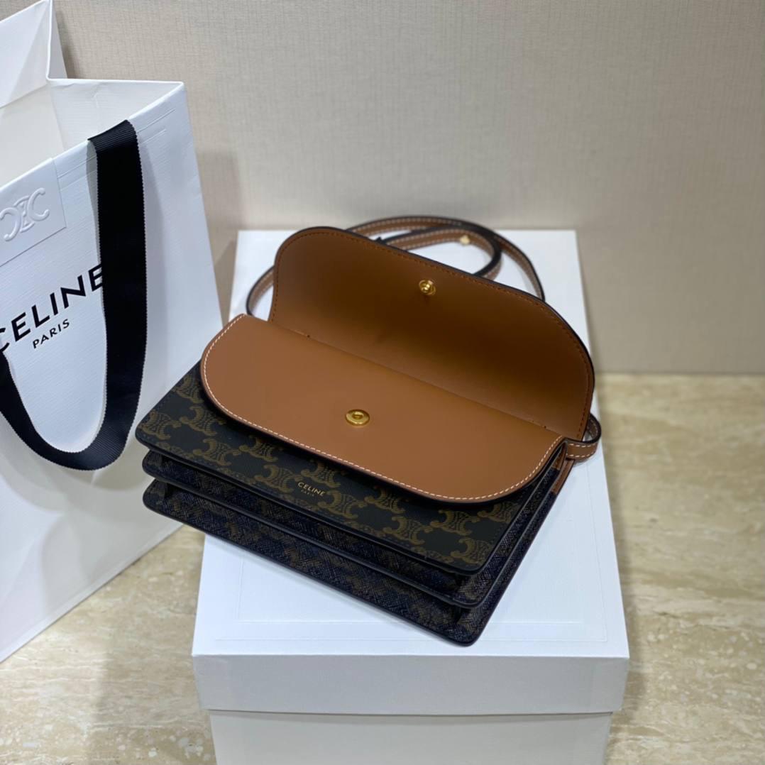 🔥大货实拍图 𝗖𝗘𝗟𝗜𝗡𝗘♥𝗖𝗔𝗡𝗩𝗔𝗦 𝗪𝗢𝗖风琴包 型号：10D852 尺寸：20*11.5cm