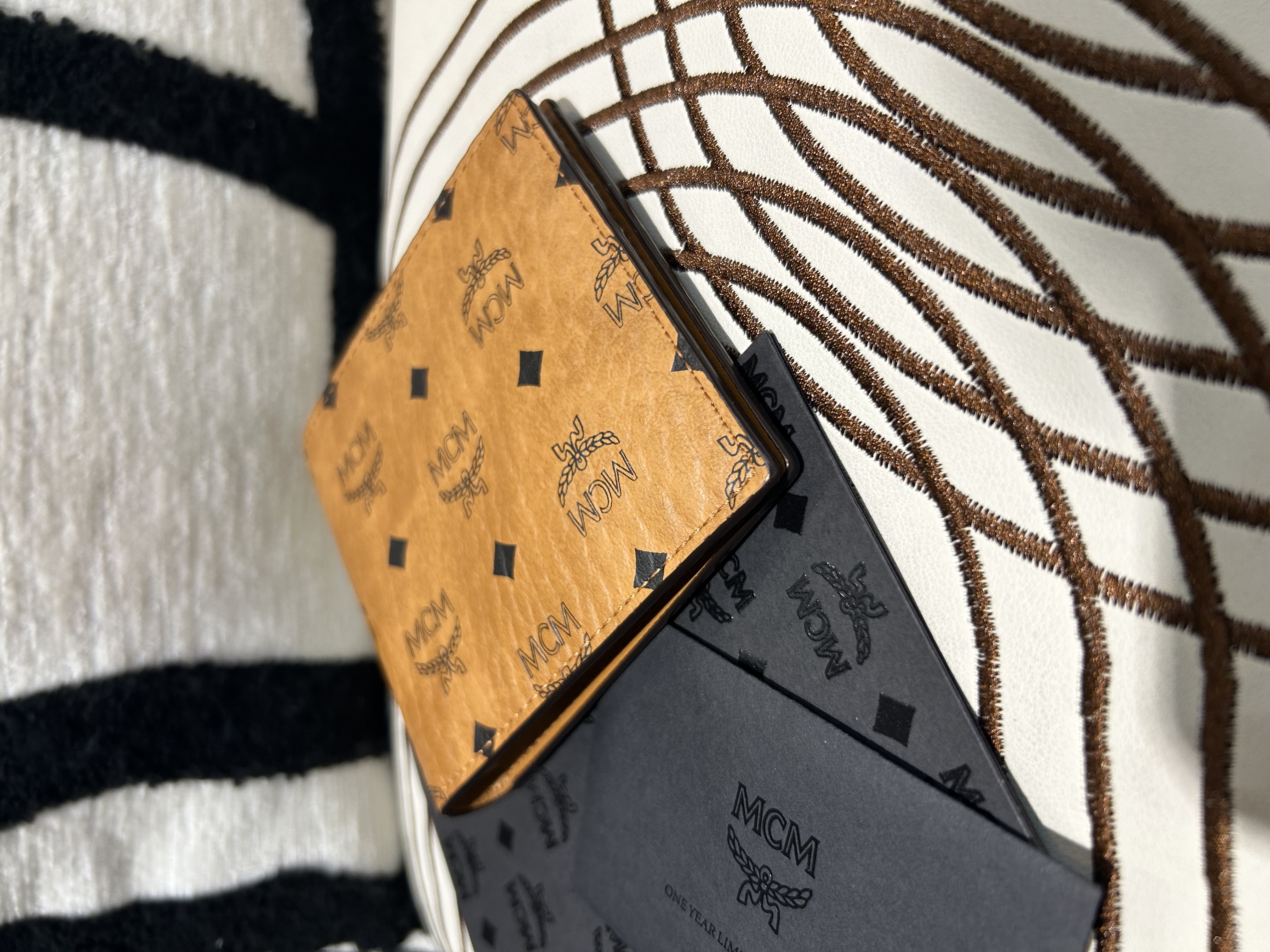 全新 MCM BIFOLD WALLET IN VISETOS ORIGINAL 100%Authentic ,全新貨品 ✅專門店收據✅證書✅盒