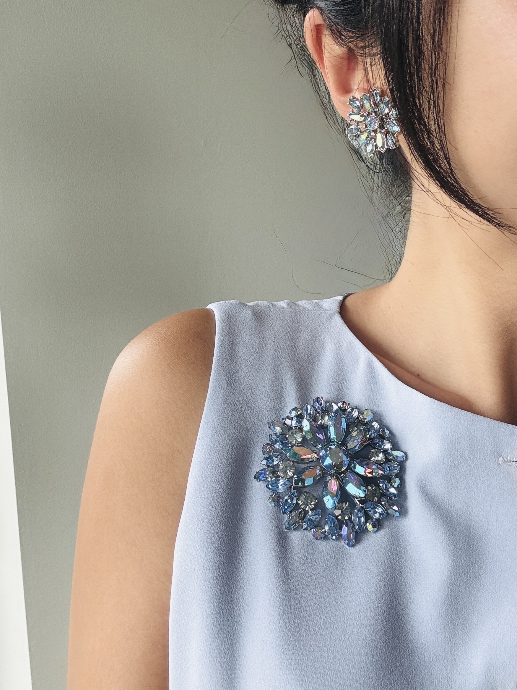 Vintage 1950s Designer Quality Blue Aurora Borealis Brooch and Clip Earrings Jewelry Set (MT2628)
