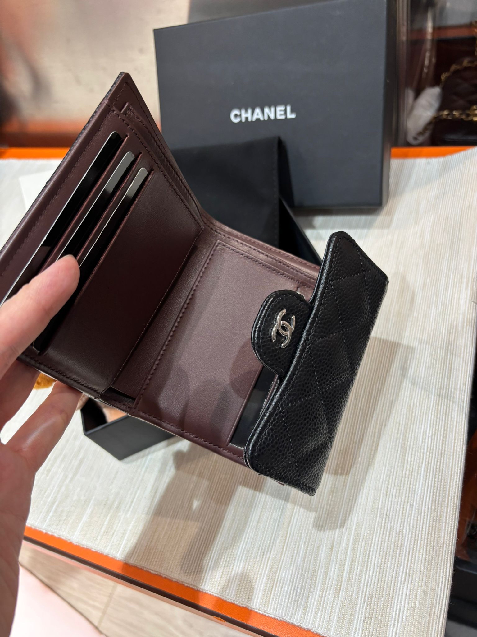 Chanel classic wallet 黑色魚子醬牛皮銀扣經典短銀包100%Authentic,98%new  ✅新款晶片貼✅Dust bag✅ box