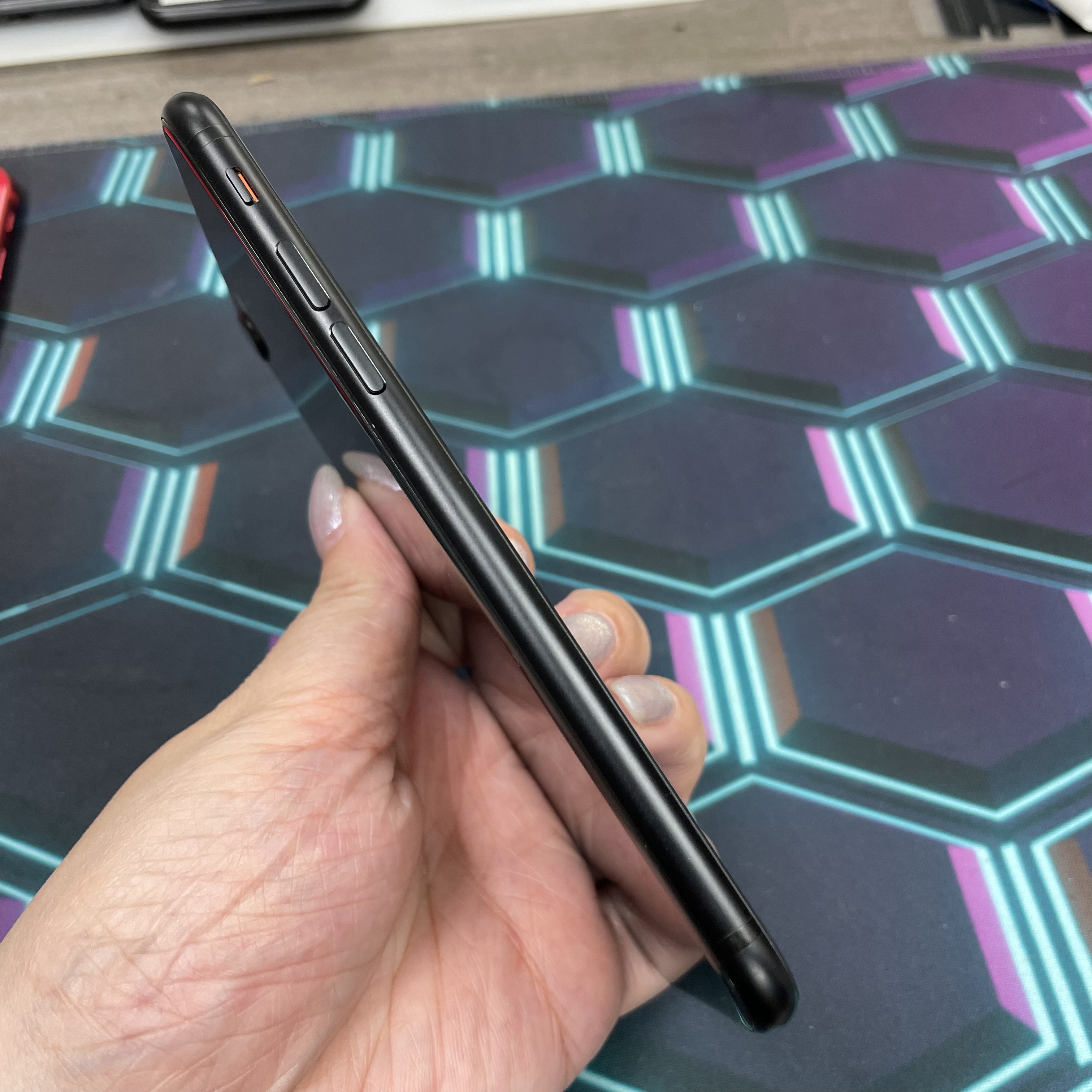 *7021 SE 2 勁靚機 128GB 電80 黑色 black
