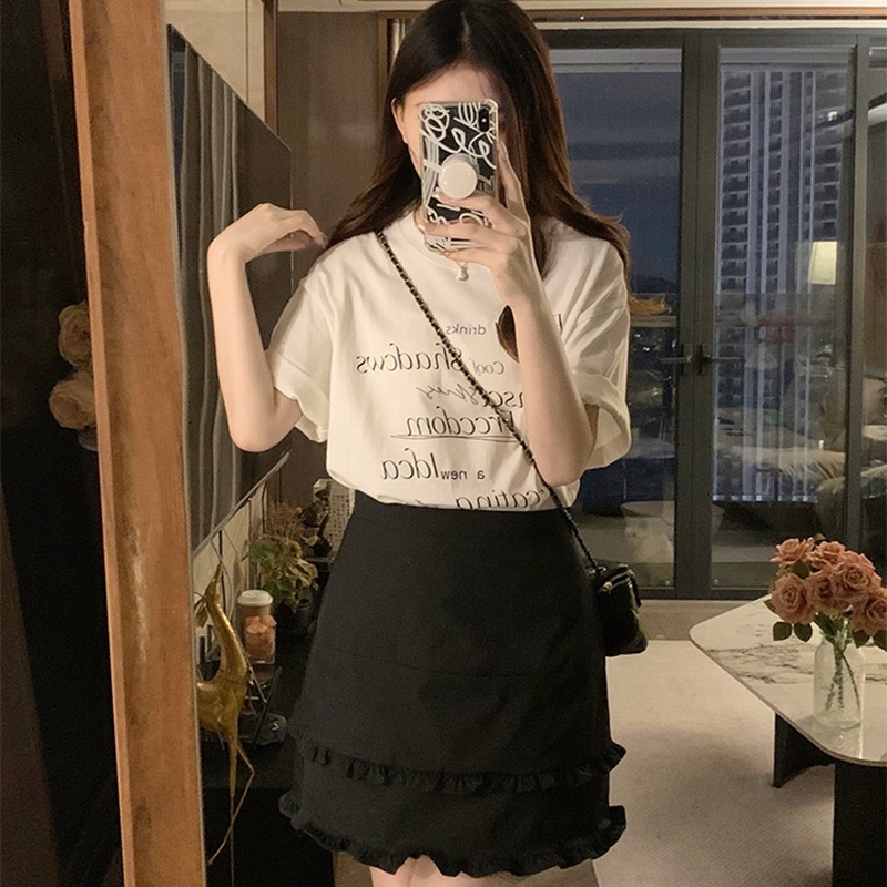 B383(16908) 韩版甜美风下摆双横百褶木耳边黑短裙 