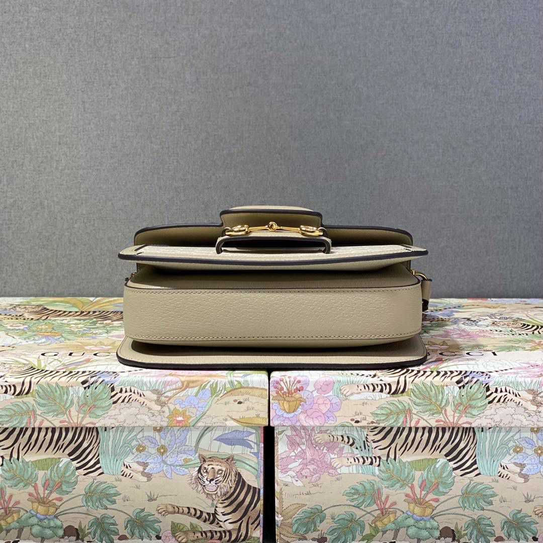 ▪大货实拍 𝐆𝐮𝐜𝐜𝐢 𝐁𝐞𝐢𝐠𝐞 𝐖𝐡𝐢𝐭𝐞燕麦色 型号：602204 尺寸：25*18*8cm