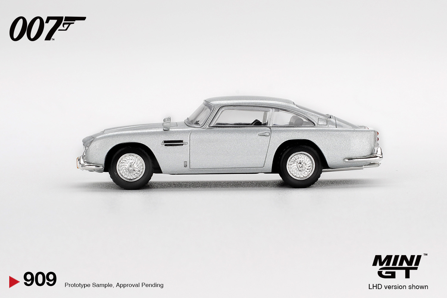 Mini GT 1/64 Aston Martin DB5  “Casino Royale”  / Traditional Chinese - MGT00909-007TC
