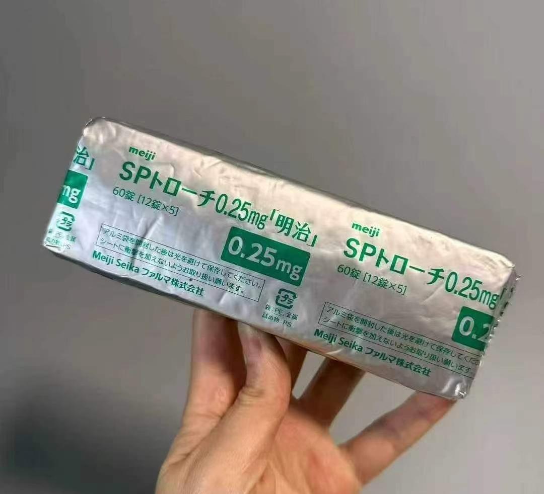 日本 明治口腔含片 60粒裝 排（12粒） 【日本明治口腔含片】一包60片，小孩子都愛吃的牛奶薄荷味小甜圈~針對感冒喉嚨腫痛、咽喉炎、扁桃體炎、口內炎預防感染、拔牙後的感染預防、嗓子乾啞、口腔潰瘍、口臭都OK，家裡常備！ ⭕️服用用法、1日多次，每日不能超過6粒，臨睡含在嘴裏 醒來不疼了的效果