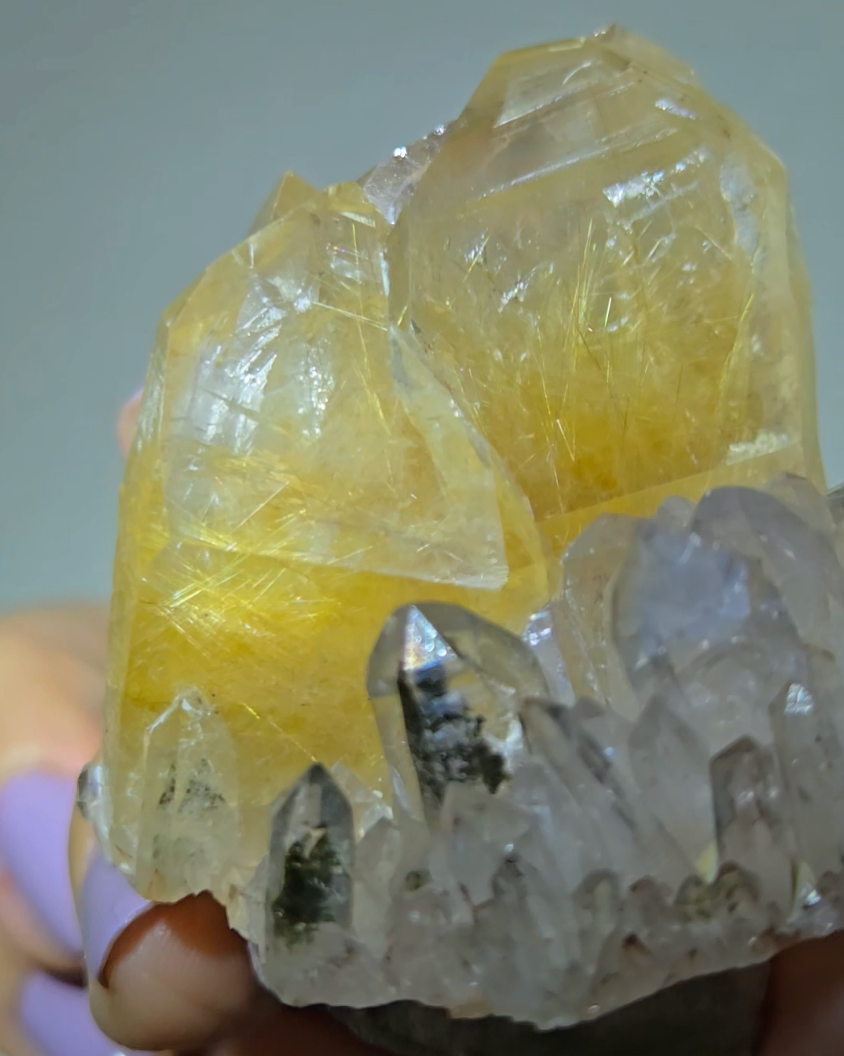 Golden rutilated quartz with chlorite points, rainbows - RT110
