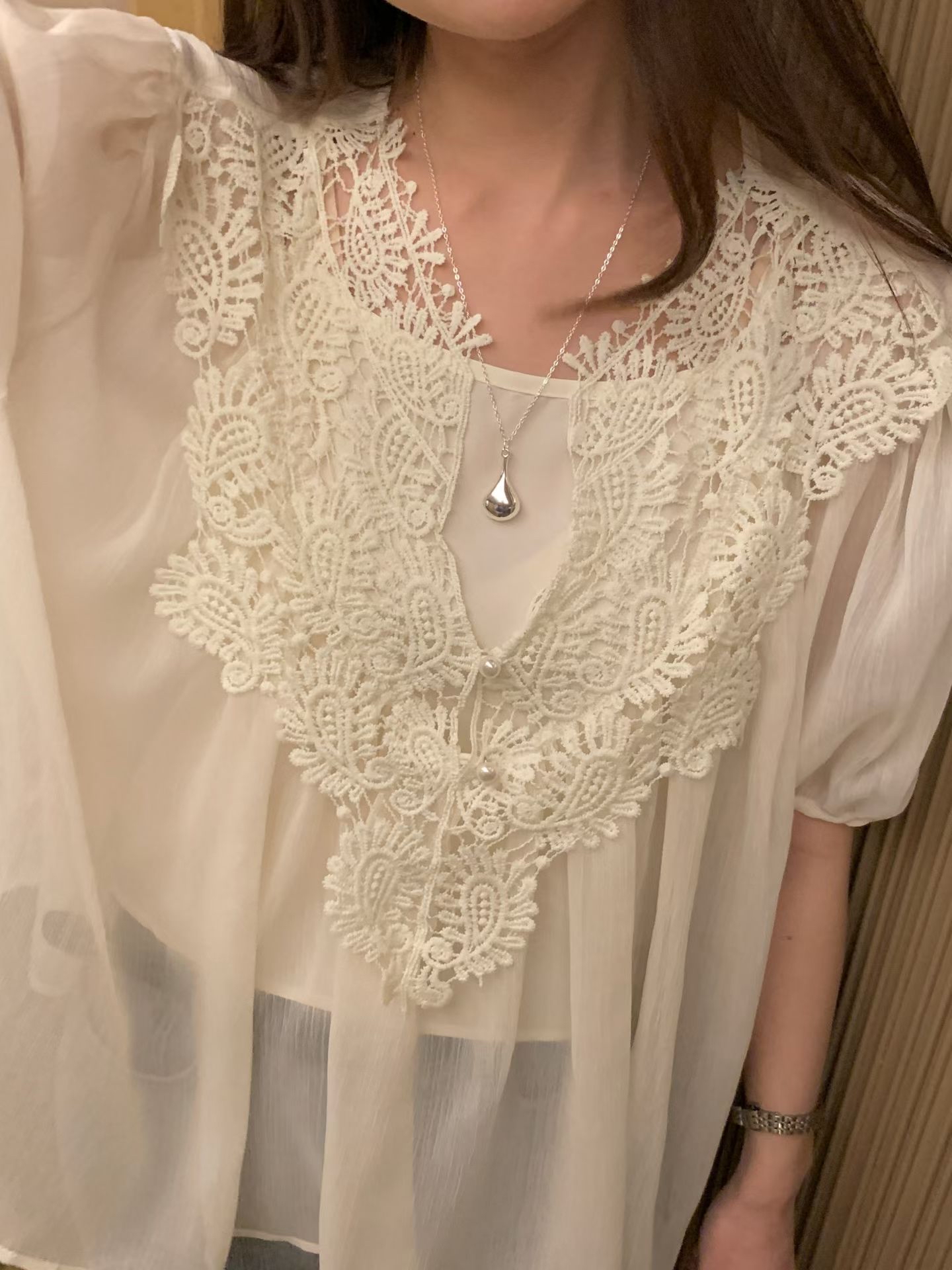 CT8 宮廷風V領蕾絲透紗Top