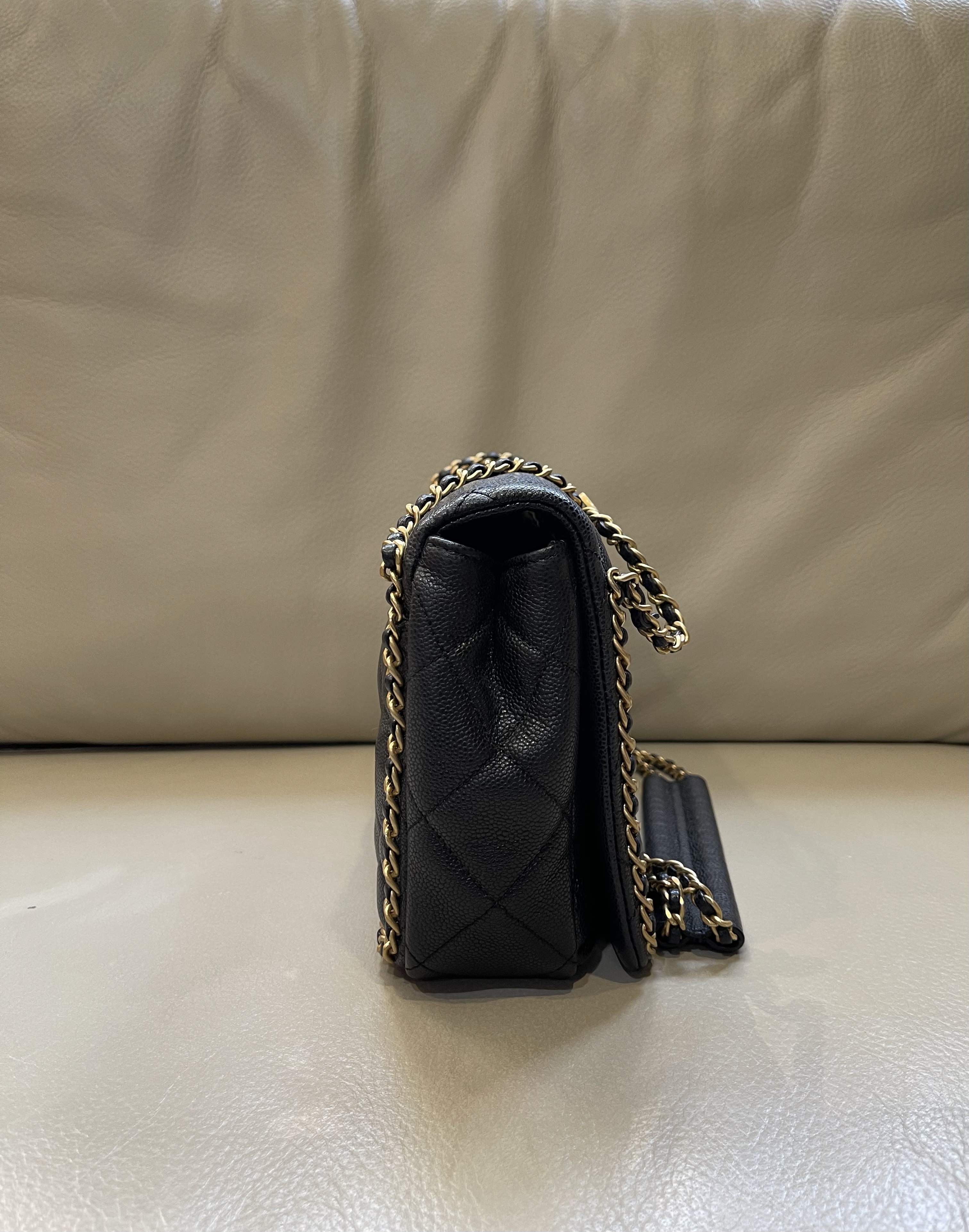 Pre-owned Chanel Matelassé Chain Shoulder Bag / Product Code: 26031412