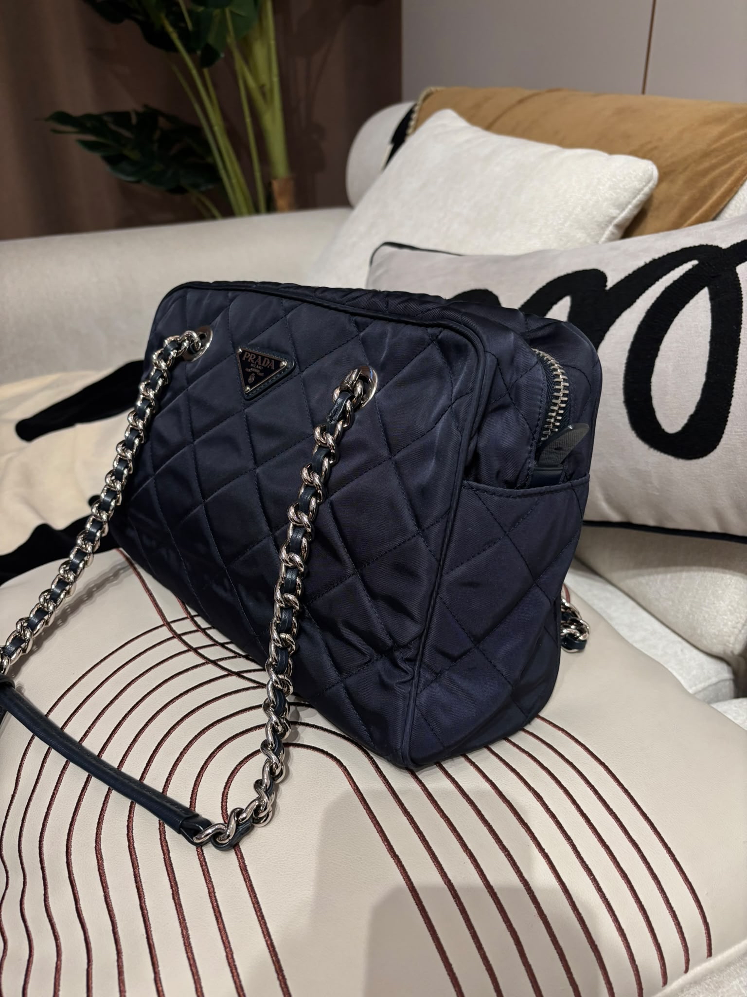 PRADA nylon shoulder  bag navy 100%Authentic, 95%new ✅Dust bag