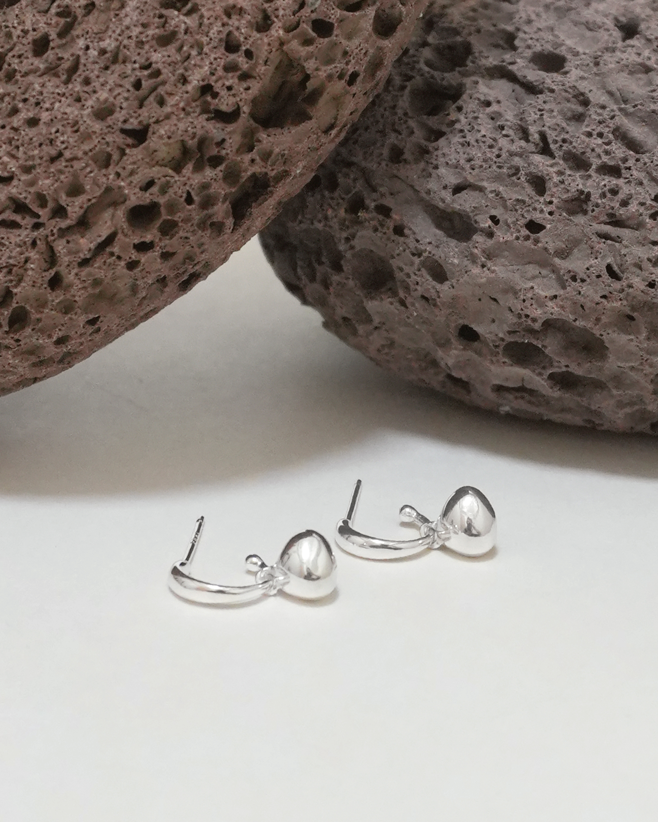 Airy Arc Bean Earrings