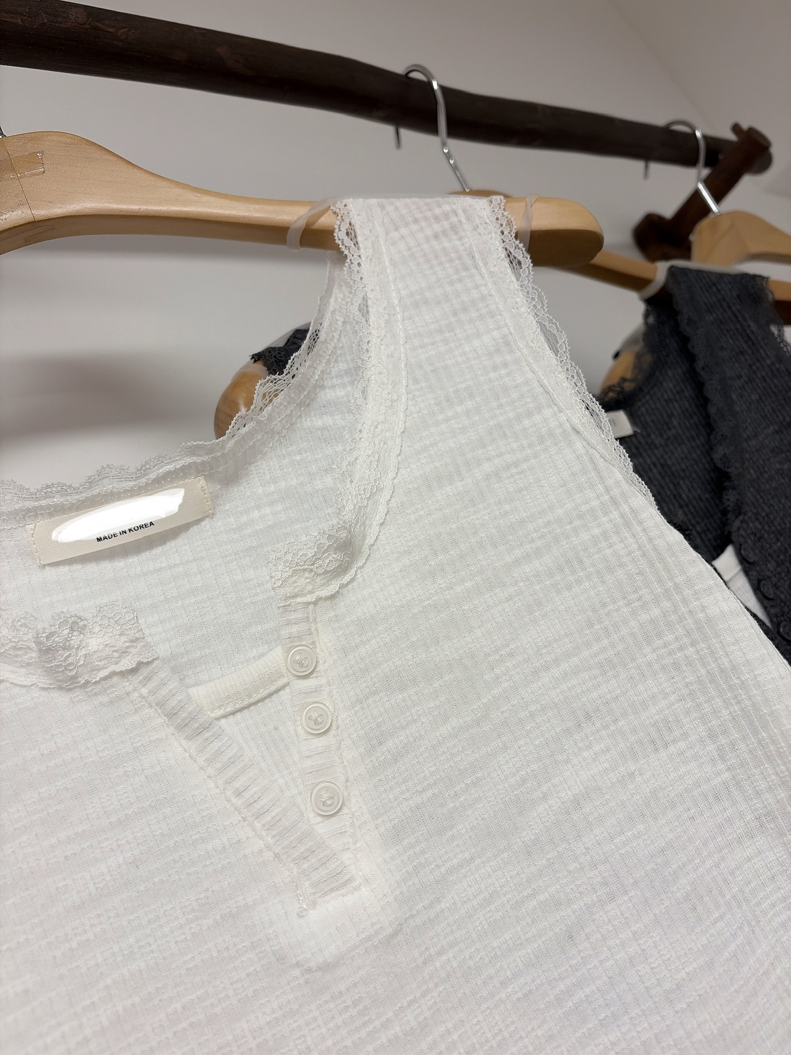 Lace 邊顯瘦背心