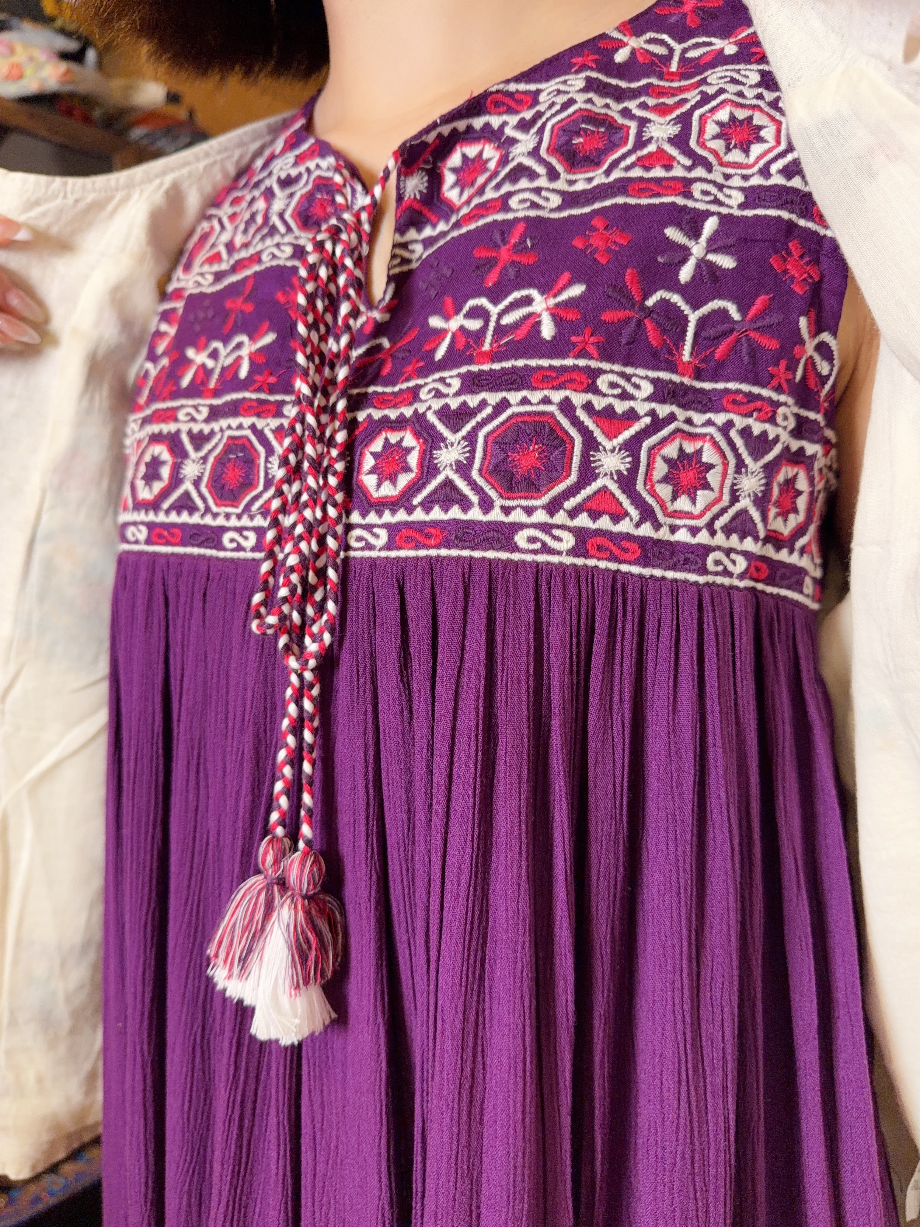 1664 Violet 3-Colors Emb Sleeveless OP 43"