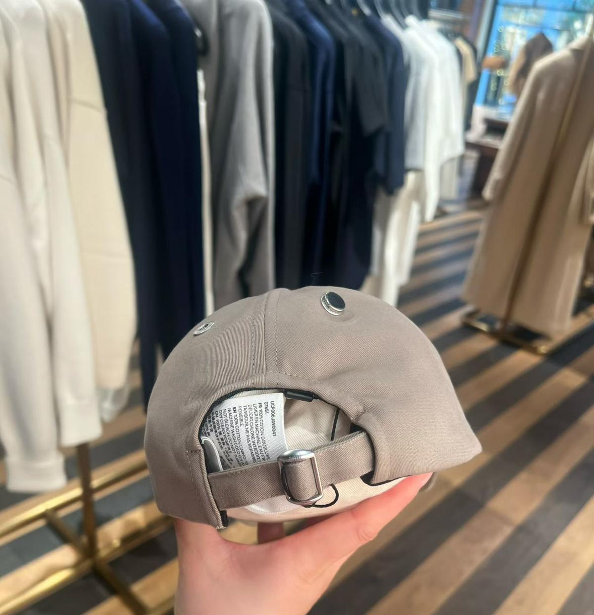 預購AMI❤️心logo cap grey 特價