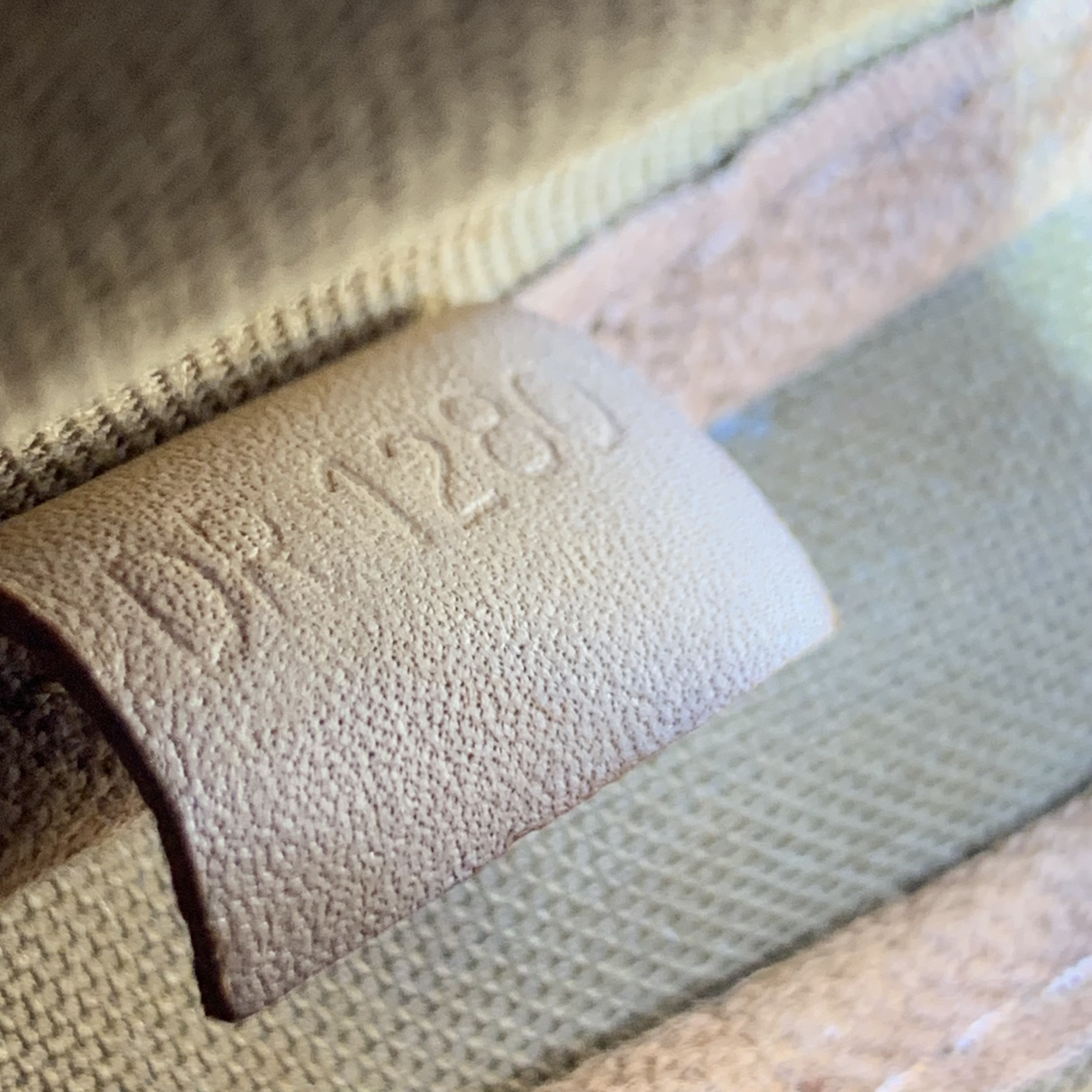 LV老花五合一金扣手挽肩背棕色包