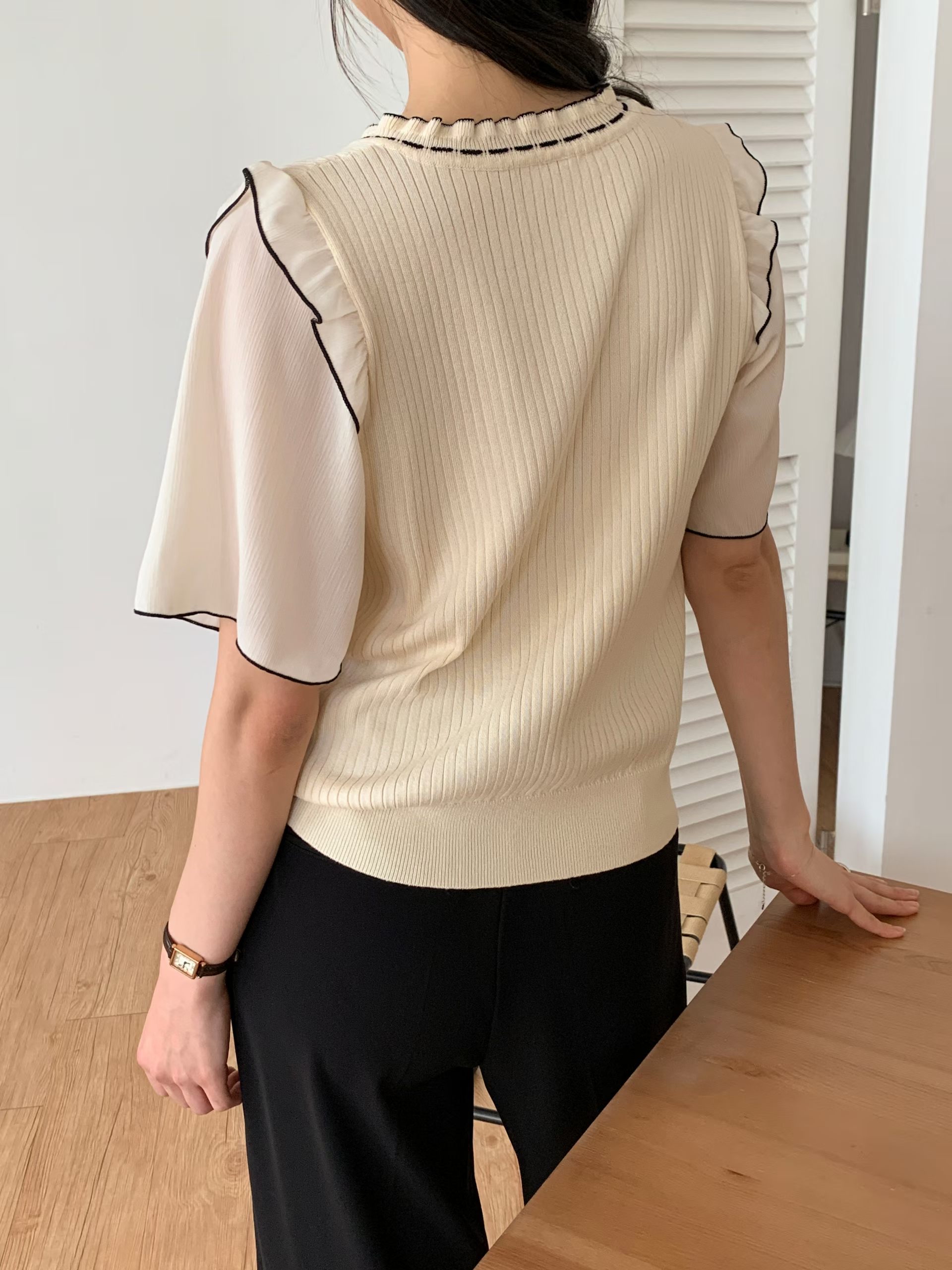 CT12 韓系木耳邊V領針織top