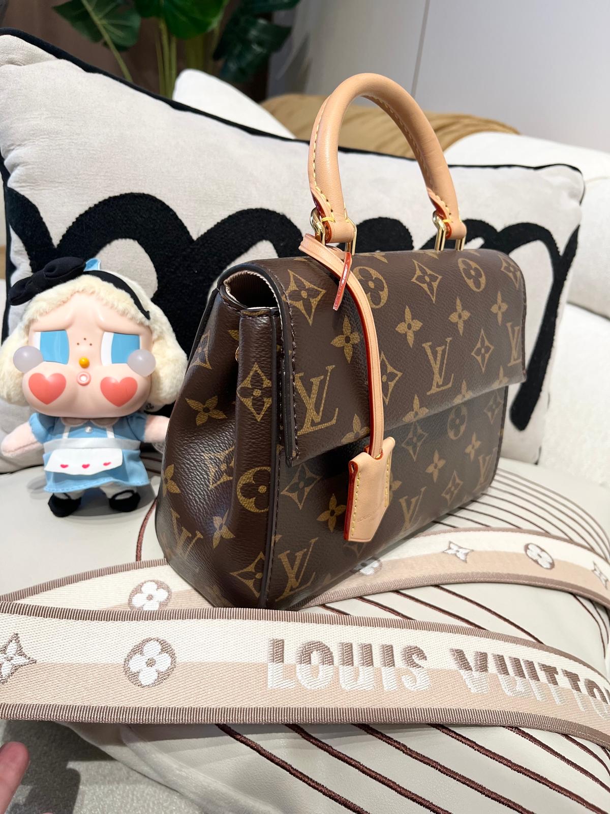 LV Cluny Mini Bag Monogram 100%Authentic, 98%New ✅Key Lock✅Dust bag 