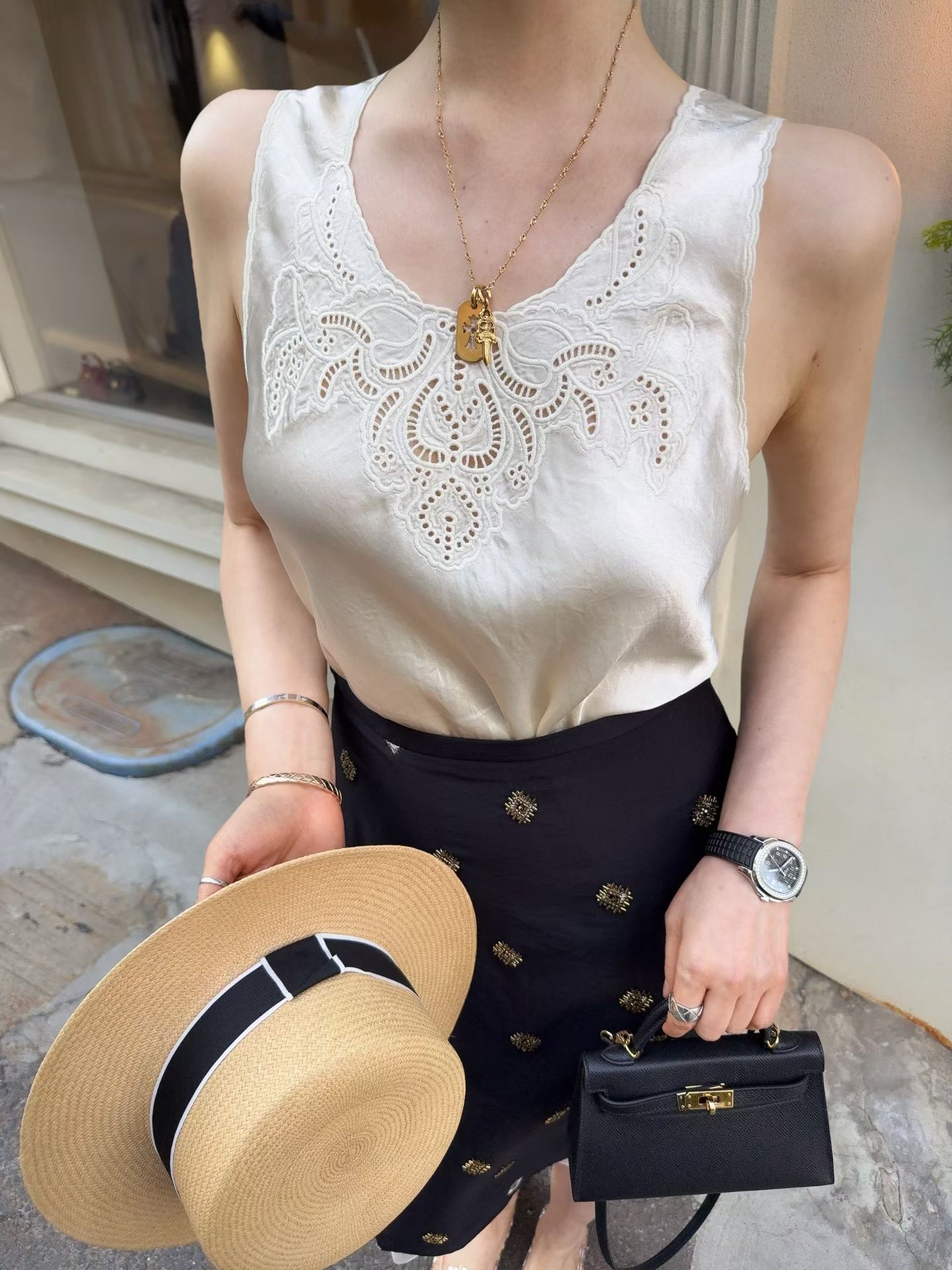 Retro embroidered top
