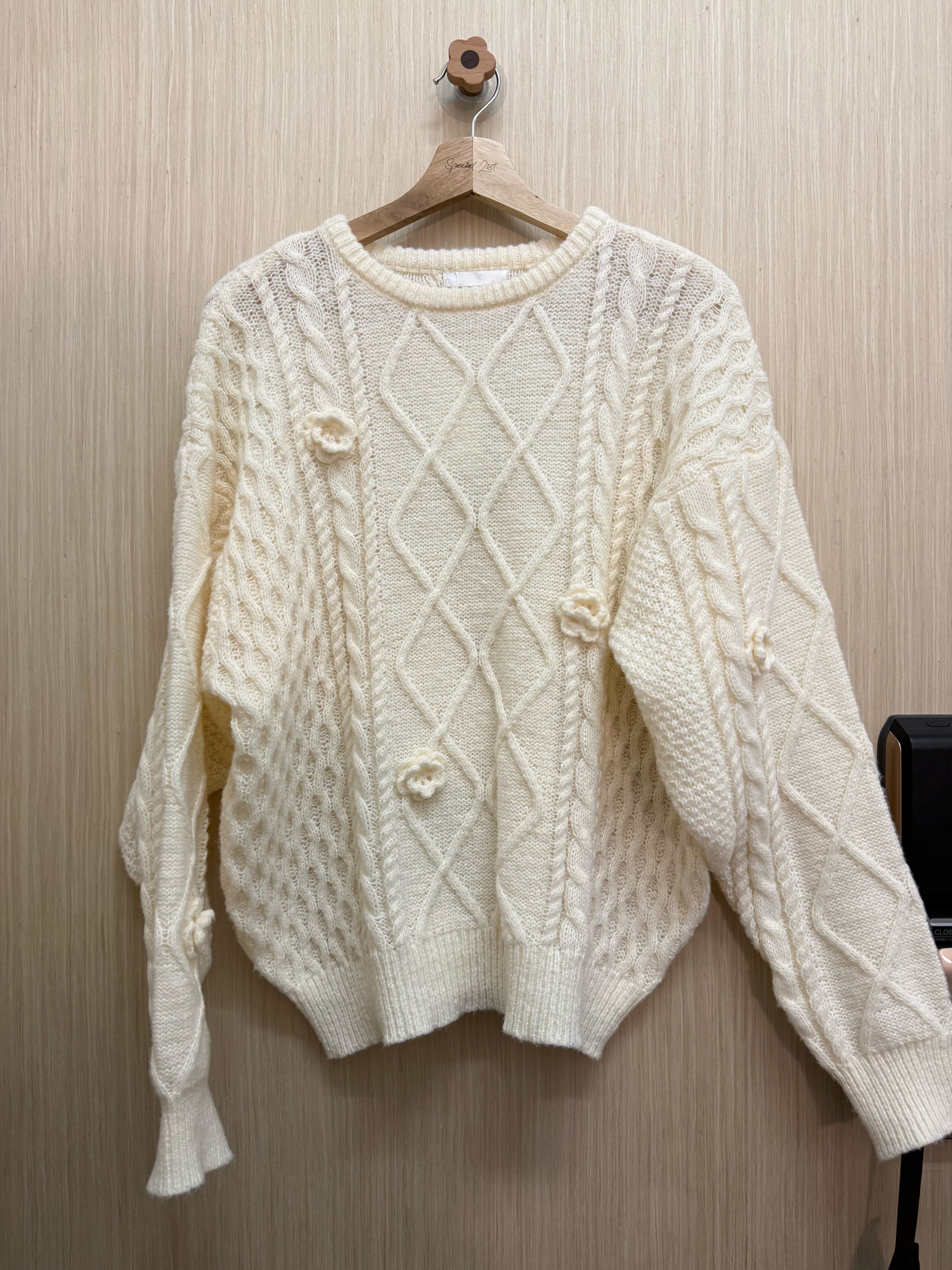 立體刺繡花冷衫（白色）