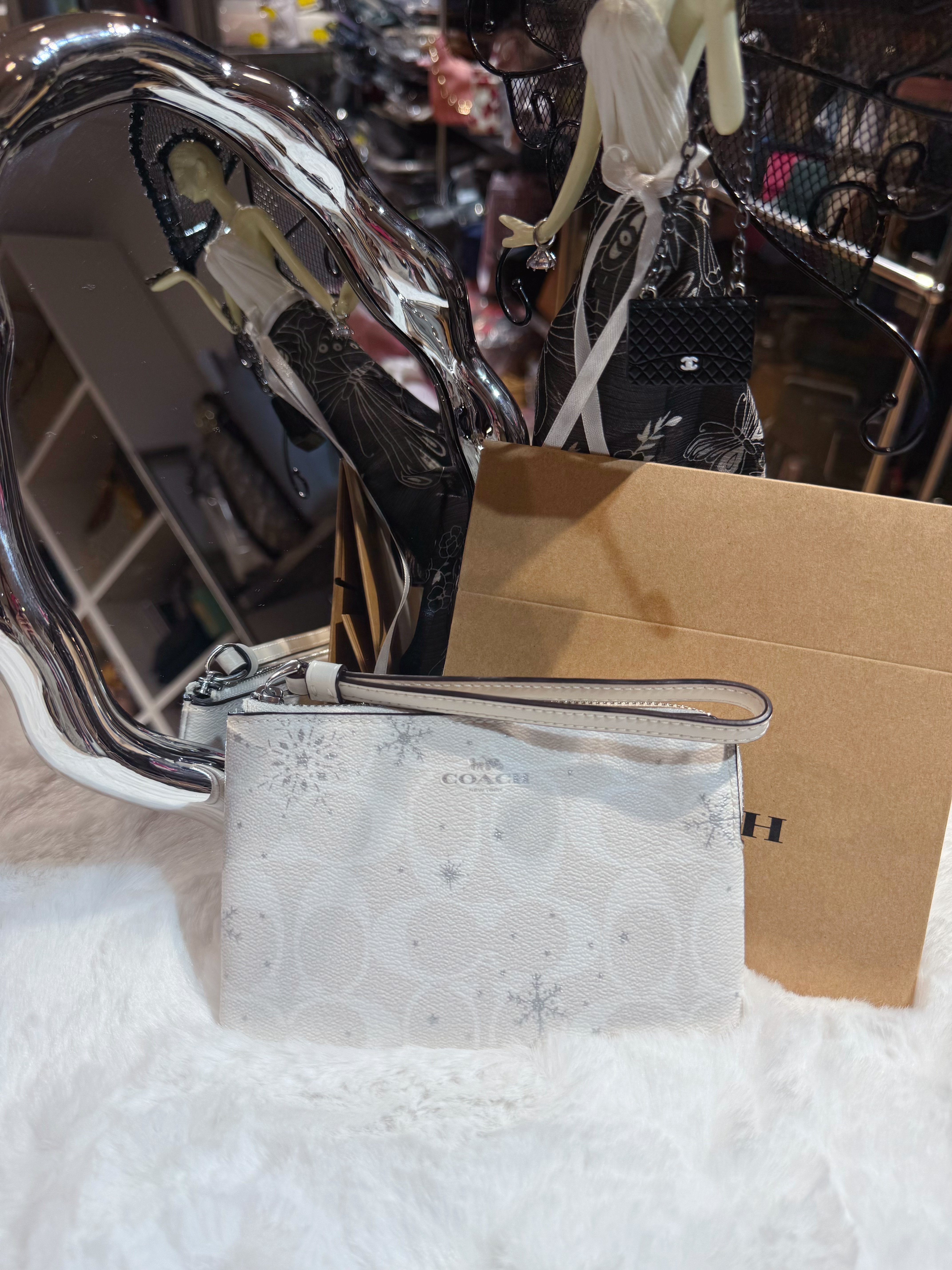 Coach wristlet grey/m/snow