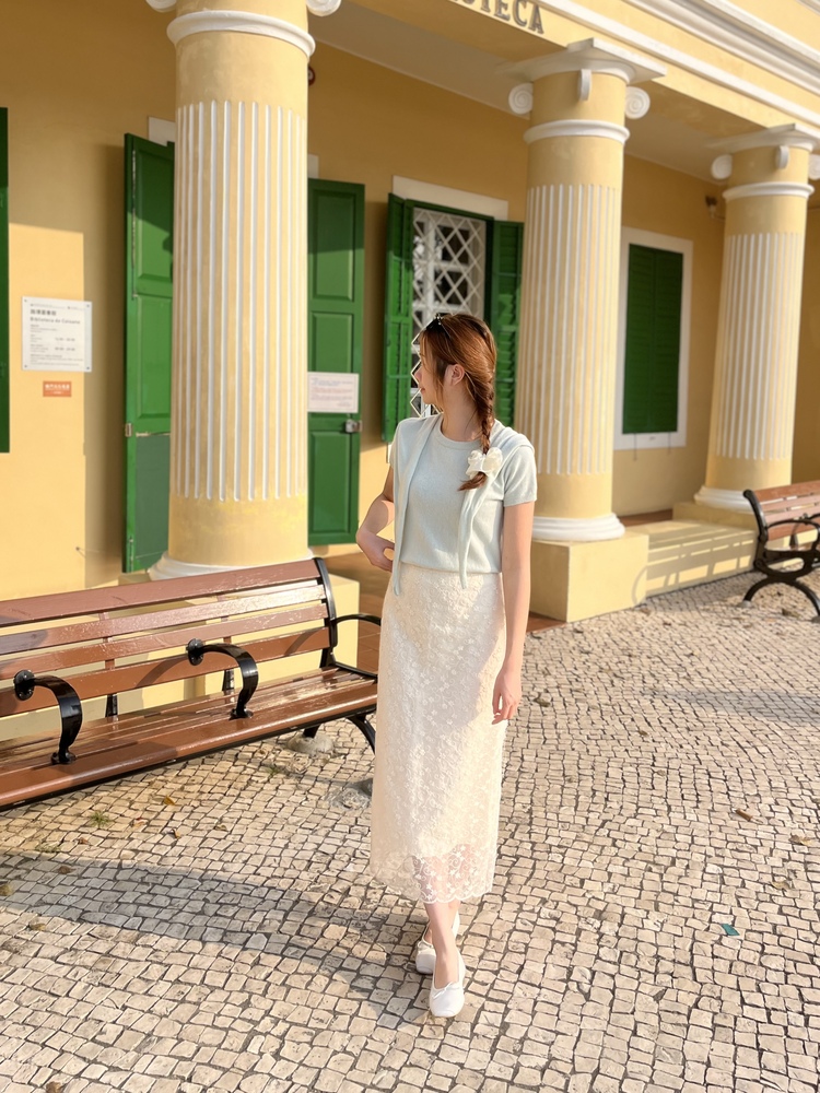 Blossom Embroidery Skirt (Cream)