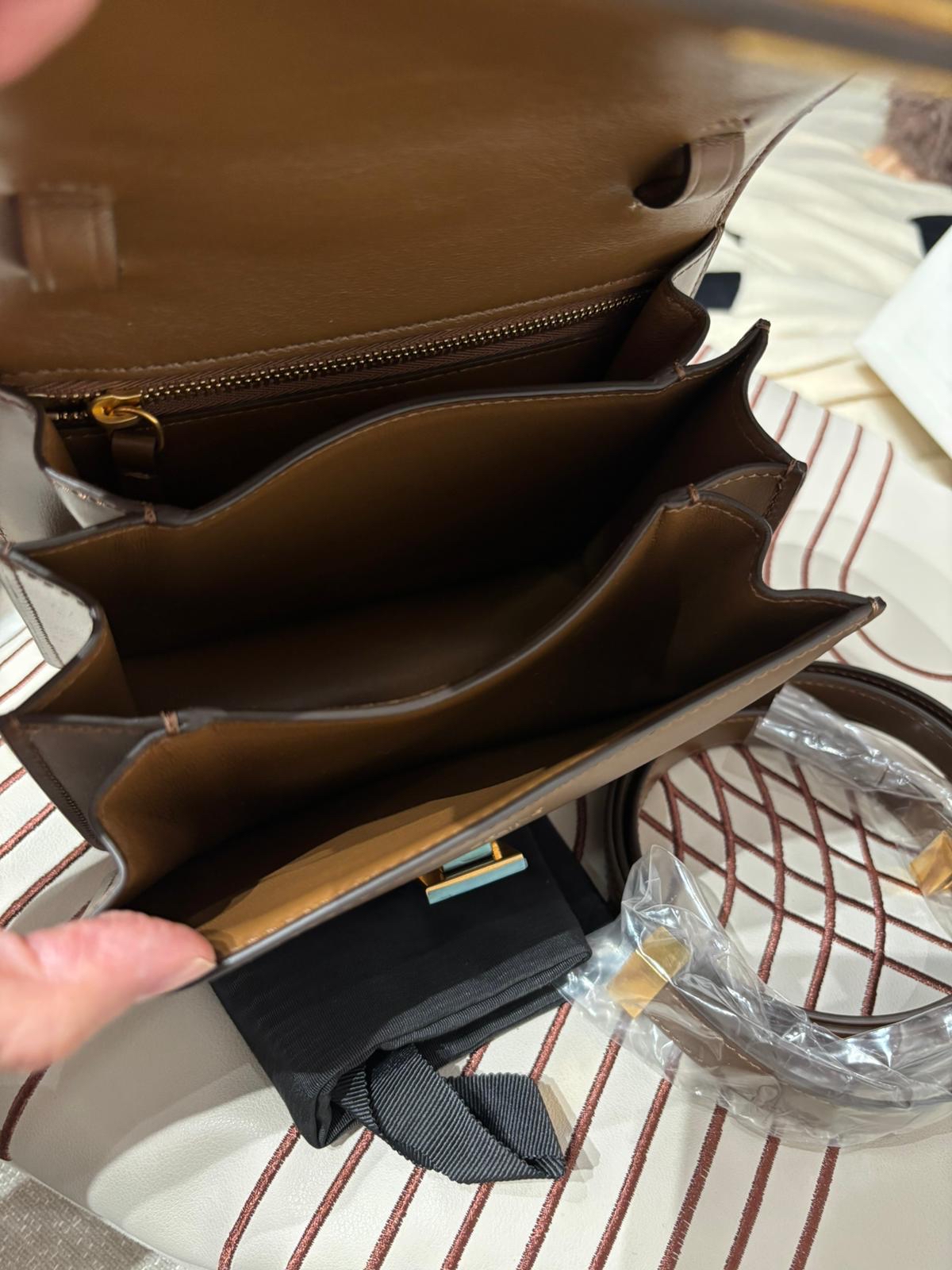 Celine Classic box teen Bag Camel Calfskin Shoulder Bag  100%Authentic ,全新貨品 ✅booklet✅dust bag ✅strap ✅box