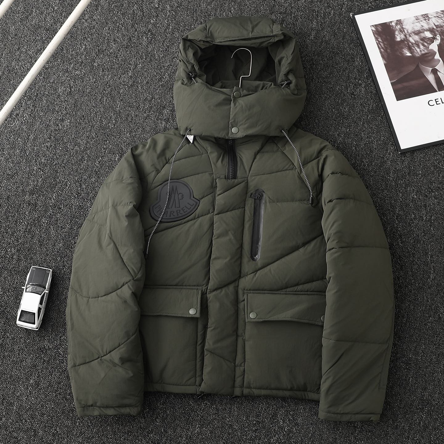 Moncler x Pharrell 防水連帽羽絨服外套