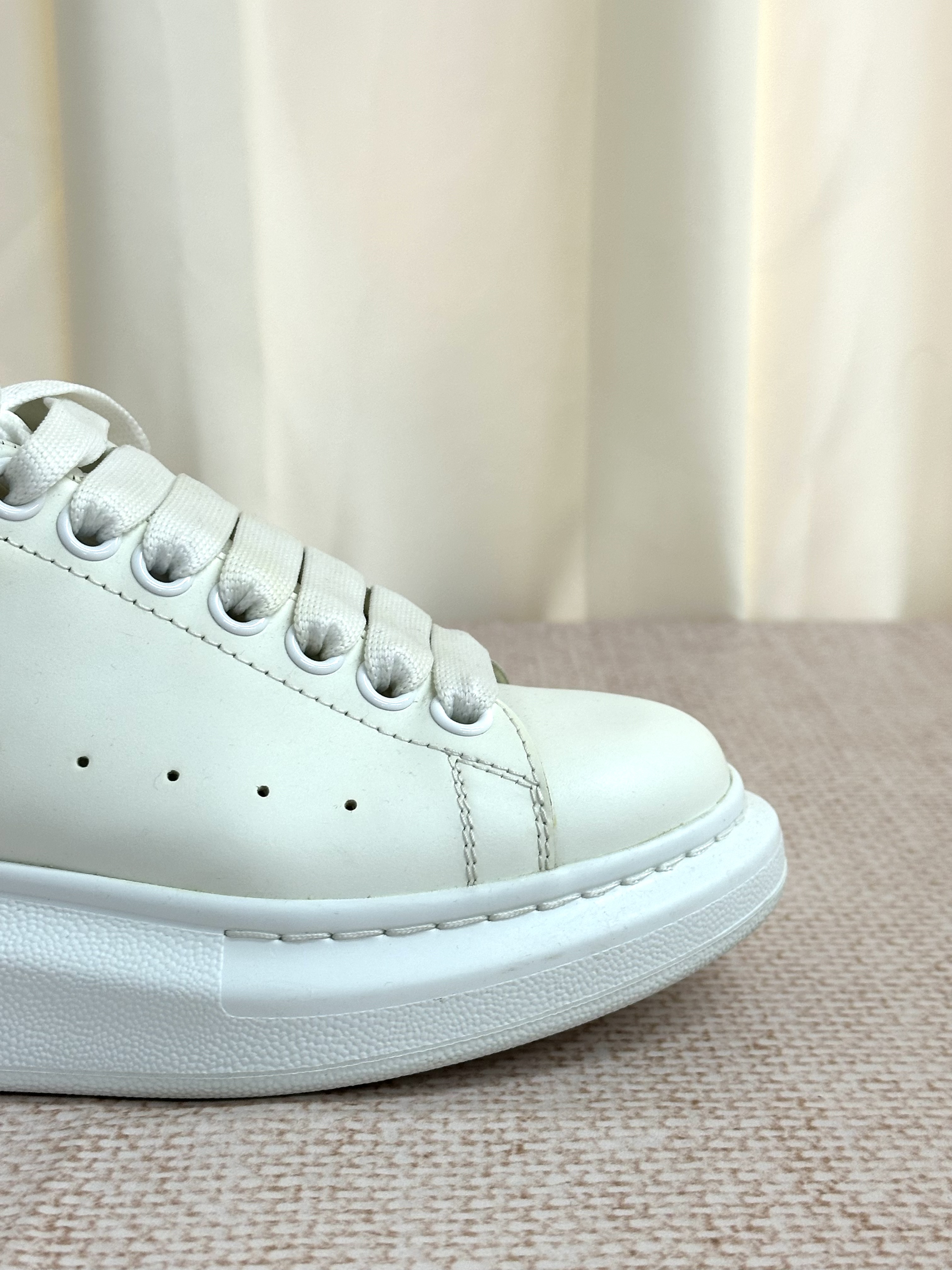 Pre-Owned  Alexander McQueen Pink Crystal Sneakers / Product Code: 26040721