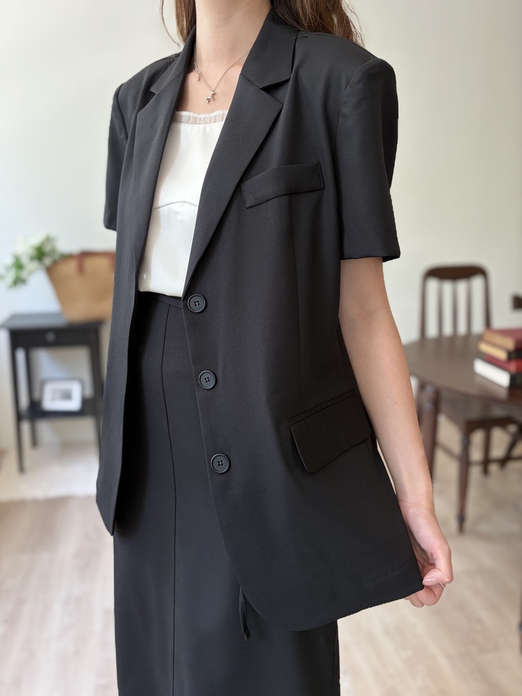 Noir Air Relaxed Blazer (Black)
