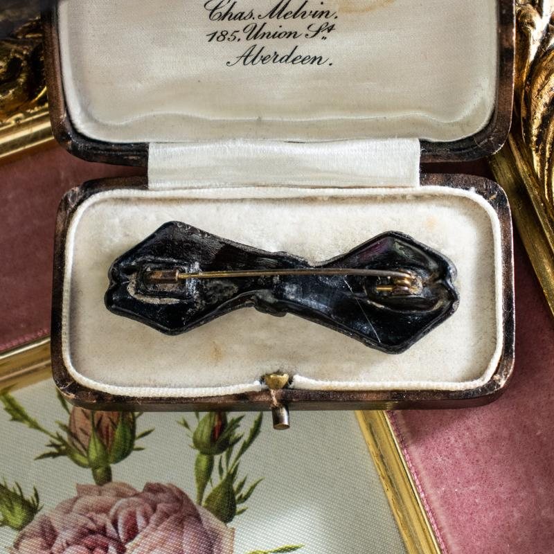 Antique French Jet Black Glass Embossed Ribbon Bow Brooch (AJ079)
